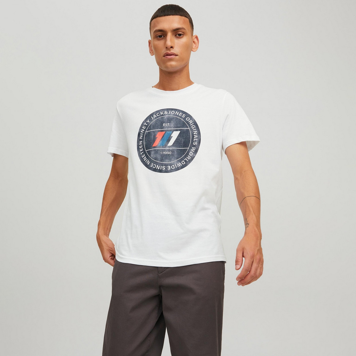 تي شيرت رجالي من جاك آند جونز بأكمام قصيرة و ياقة مستديرة و مطبوع مع لون بني-men-clothing-tshirtsandpolos-tshirts-image-15