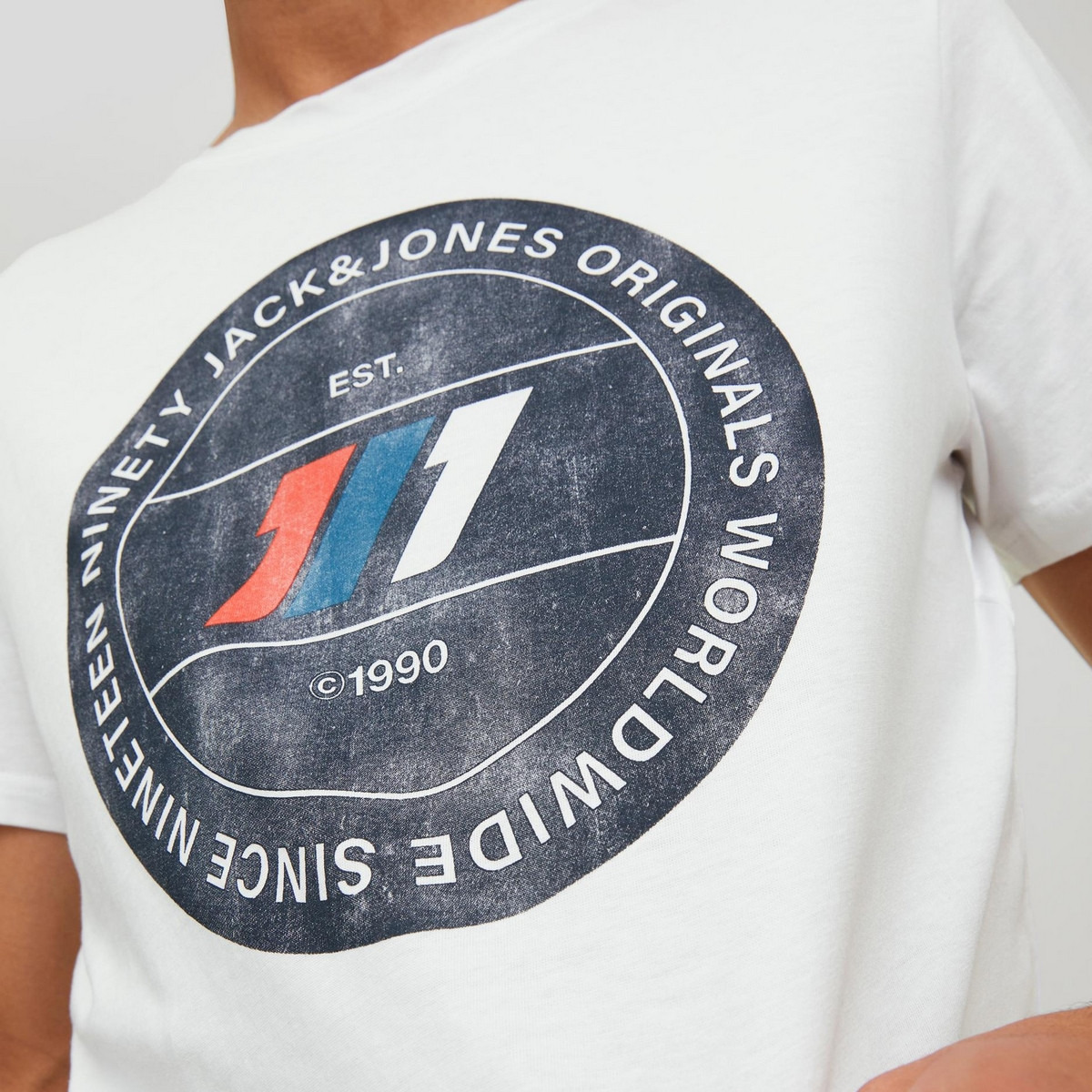 تي شيرت رجالي من جاك آند جونز بأكمام قصيرة و ياقة مستديرة و مطبوع مع لون بني-men-clothing-tshirtsandpolos-tshirts-image-18