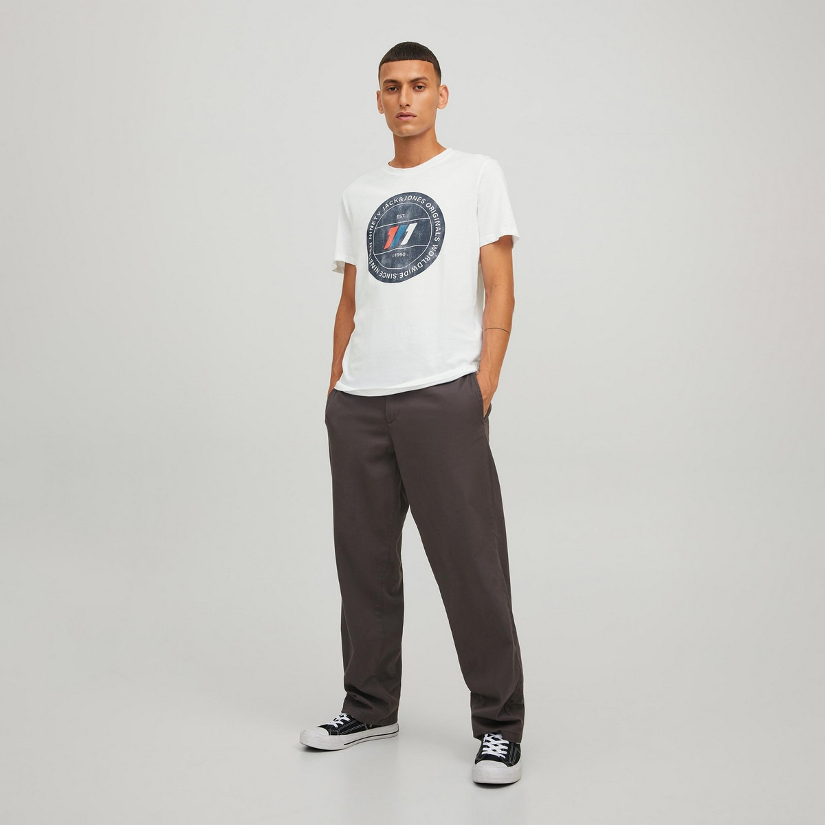 تي شيرت رجالي من جاك آند جونز بأكمام قصيرة و ياقة مستديرة و مطبوع مع لون بني-men-clothing-tshirtsandpolos-tshirts-image-19