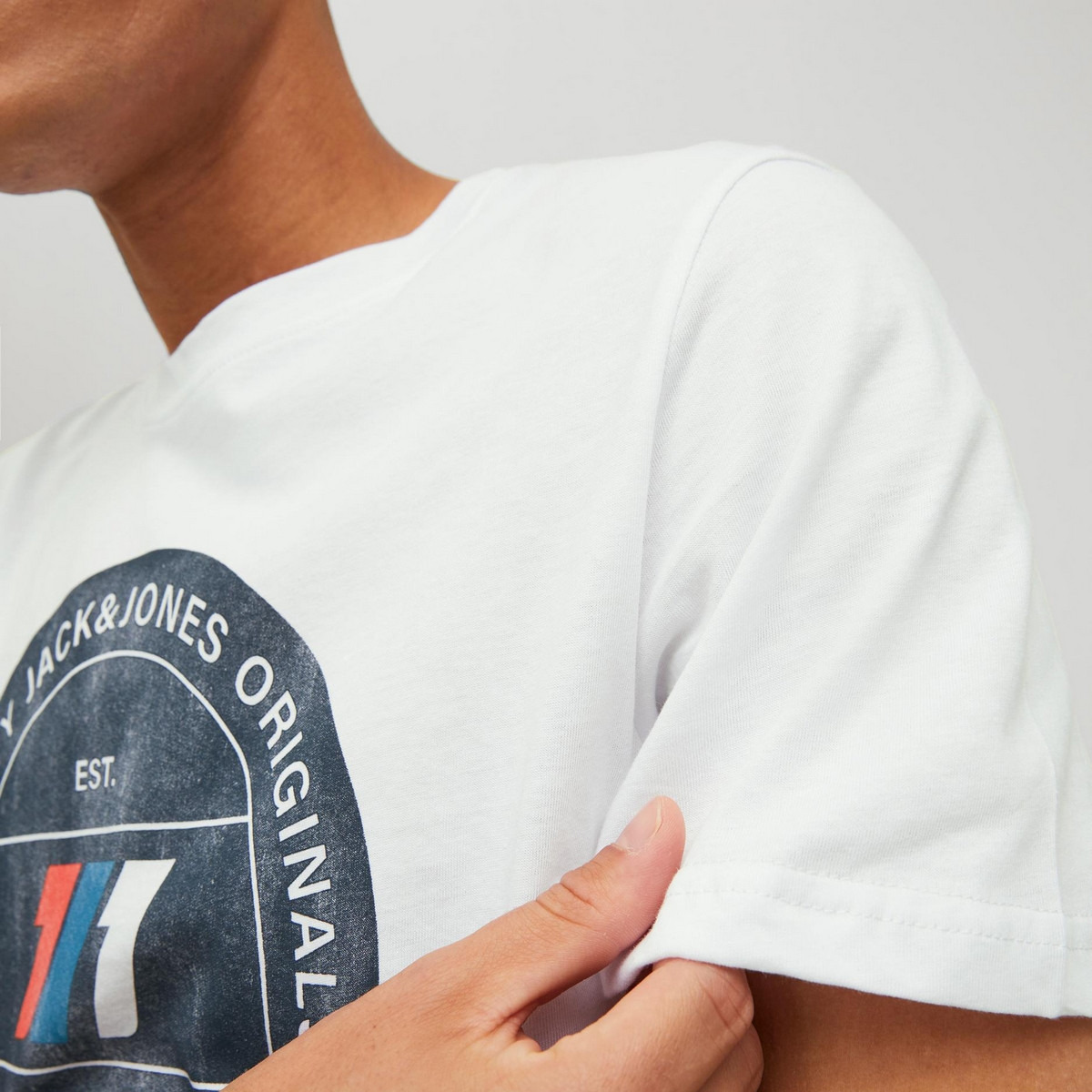 تي شيرت رجالي من جاك آند جونز بأكمام قصيرة و ياقة مستديرة و مطبوع مع لون بني-men-clothing-tshirtsandpolos-tshirts-image-21