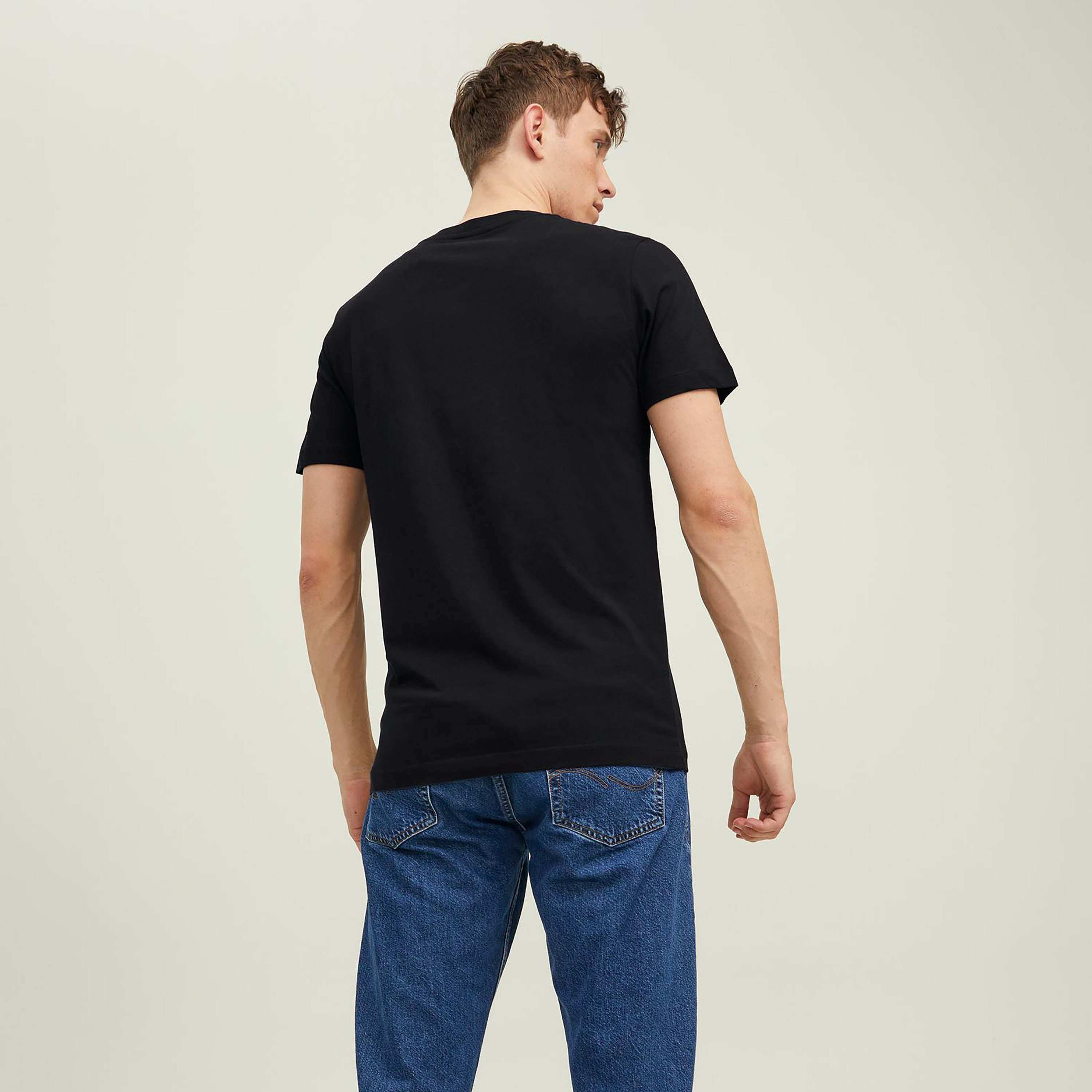 تي شيرت رجالي من جاك آند جونز بأكمام قصيرة و ياقة مستديرة و مطبوع مع لون أزرق كحلي-men-clothing-tshirtsandpolos-tshirts-image-9