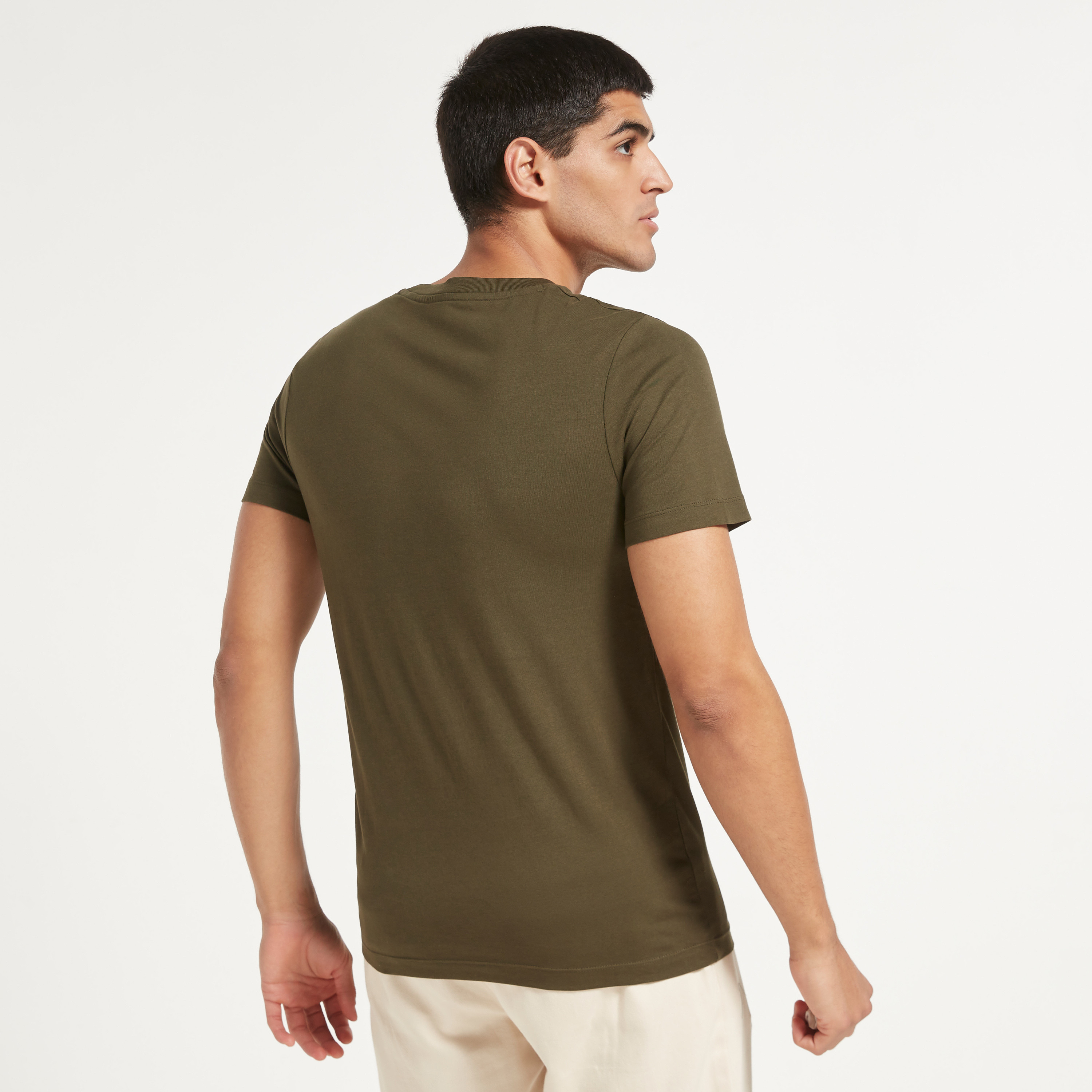 تي شيرت رجالي من جاك آند جونز بأكمام قصيرة و ياقة مستديرة و مطبوع مع لون أزرق كحلي-men-clothing-tshirtsandpolos-tshirts-image-17