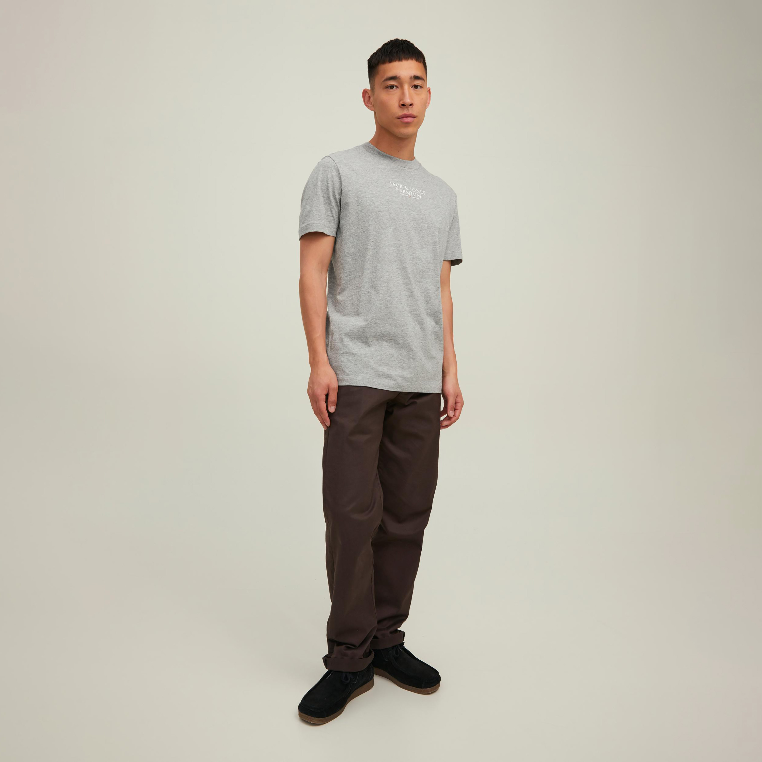 تي شيرت رجالي من جاك آند جونز بأكمام قصيرة و ياقة مستديرة و مطبوع مع لون أزرق كحلي-men-clothing-tshirtsandpolos-tshirts-image-22