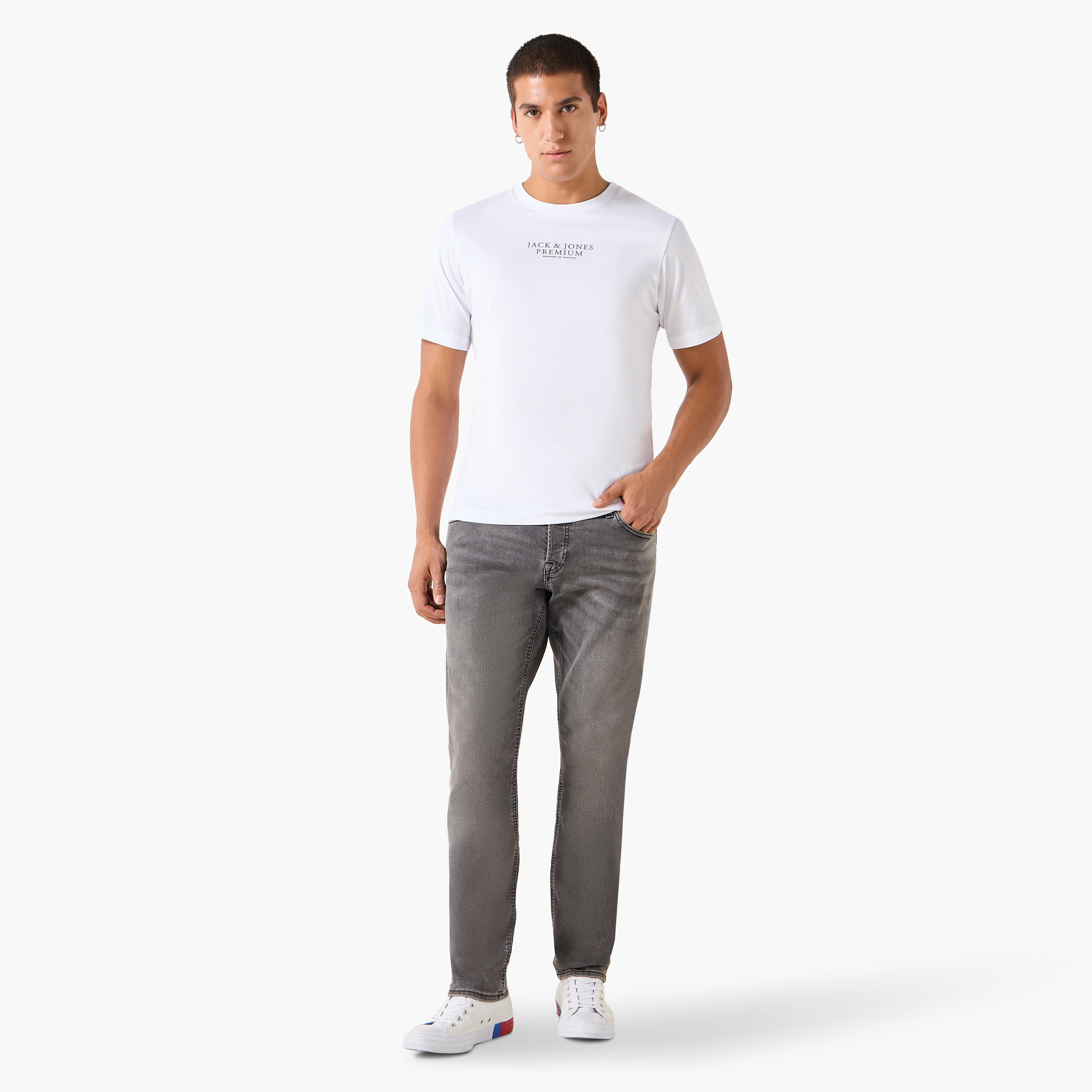 تي شيرت رجالي من جاك آند جونز بأكمام قصيرة و ياقة مستديرة و مطبوع مع لون أزرق كحلي-men-clothing-tshirtsandpolos-tshirts-image-27