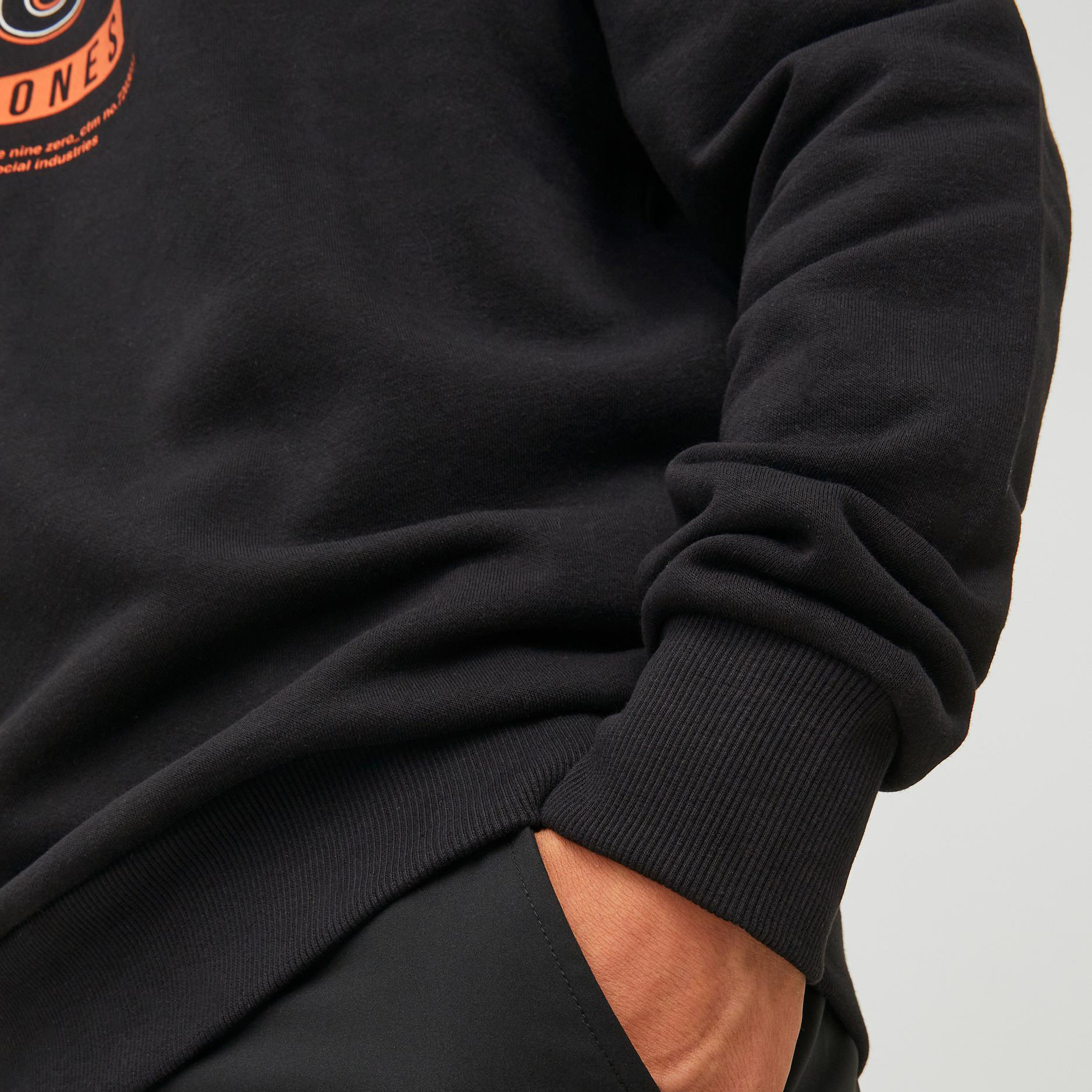 سويت شيرت جاك آند جونز رجالي بلون اسود مطبوع و رقبة دائرية-men-winterwear-hoodiesandsweatshirts-image-4