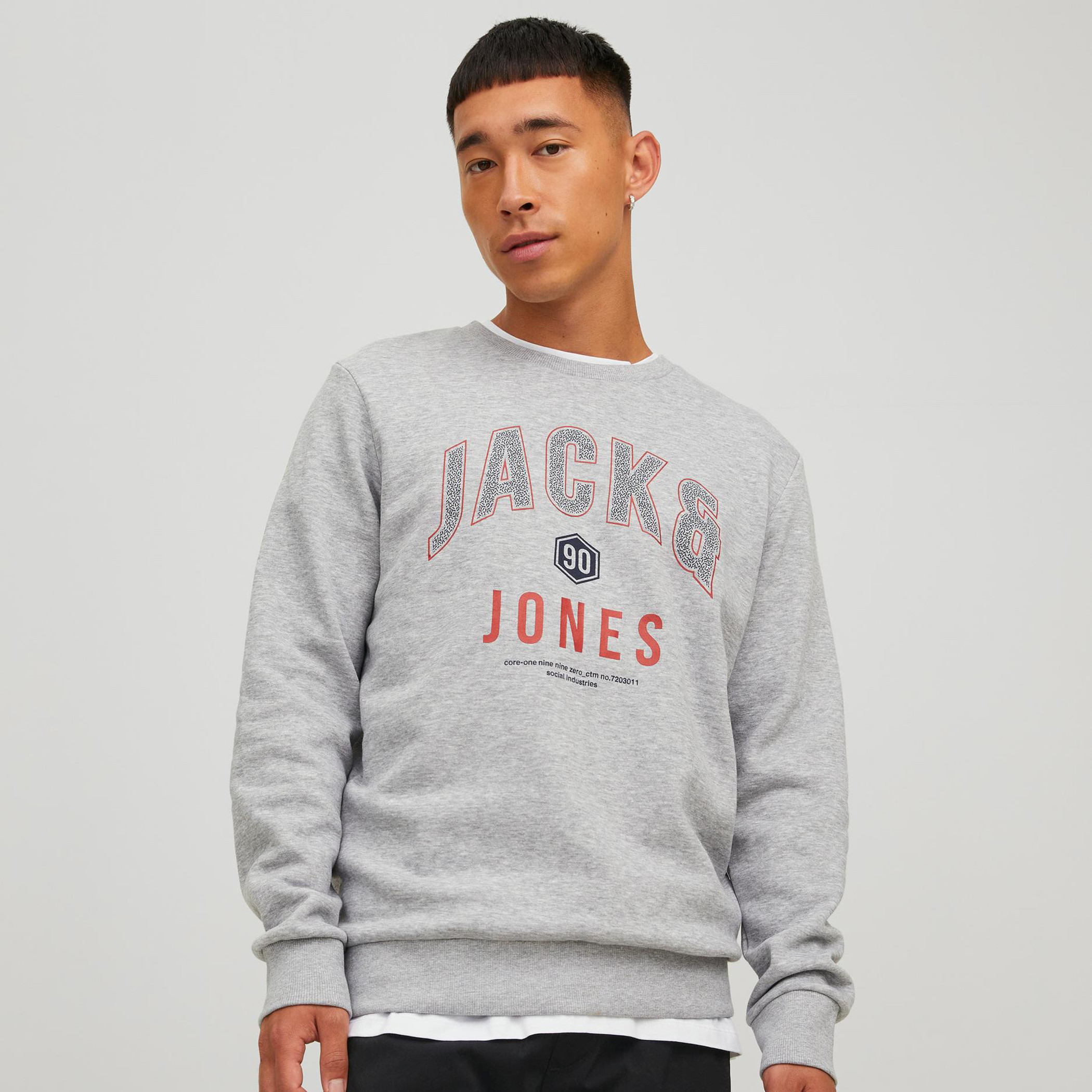 سويت شيرت جاك آند جونز رجالي بلون اسود مطبوع و رقبة دائرية-men-winterwear-hoodiesandsweatshirts-image-15