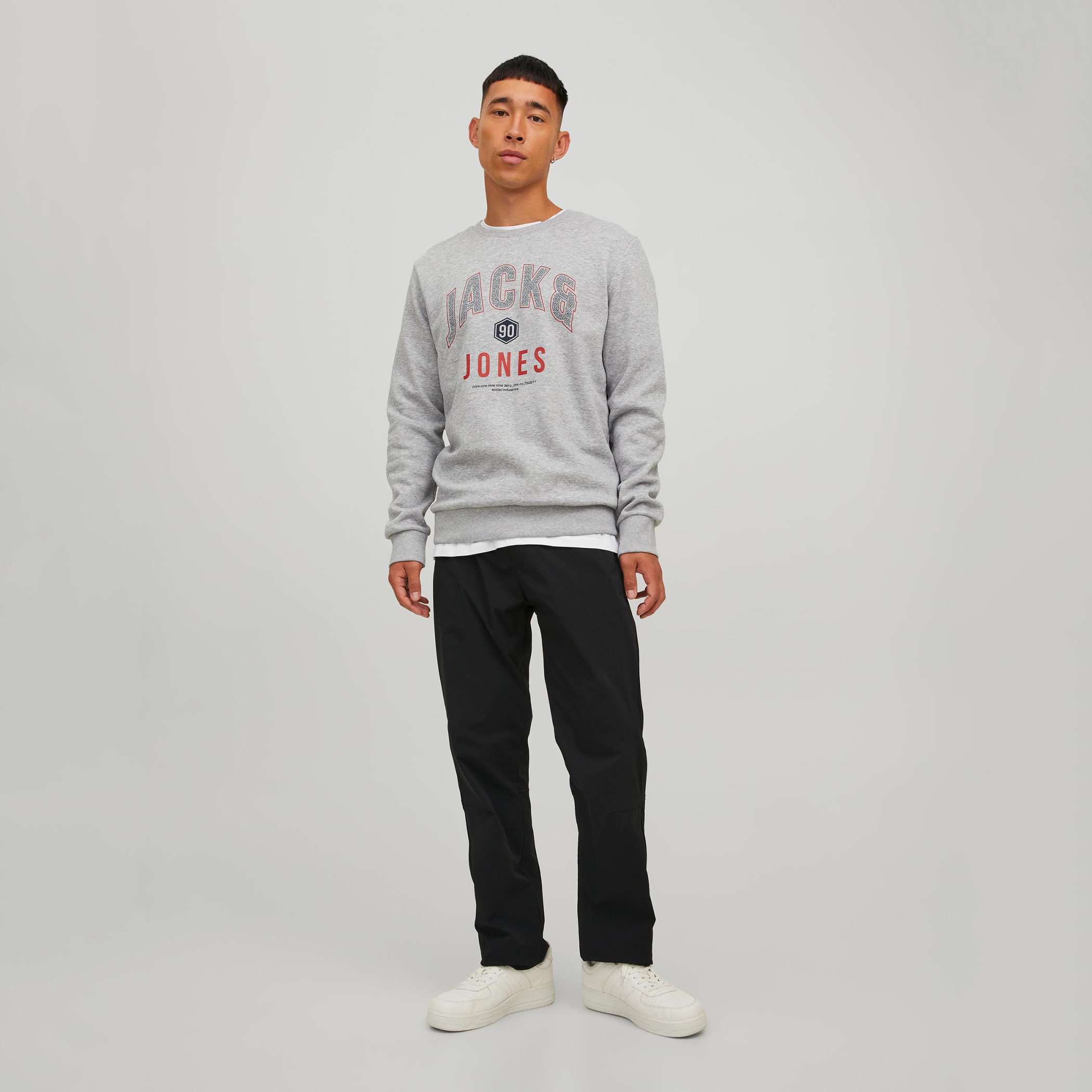 سويت شيرت جاك آند جونز رجالي بلون اسود مطبوع و رقبة دائرية-men-winterwear-hoodiesandsweatshirts-image-18