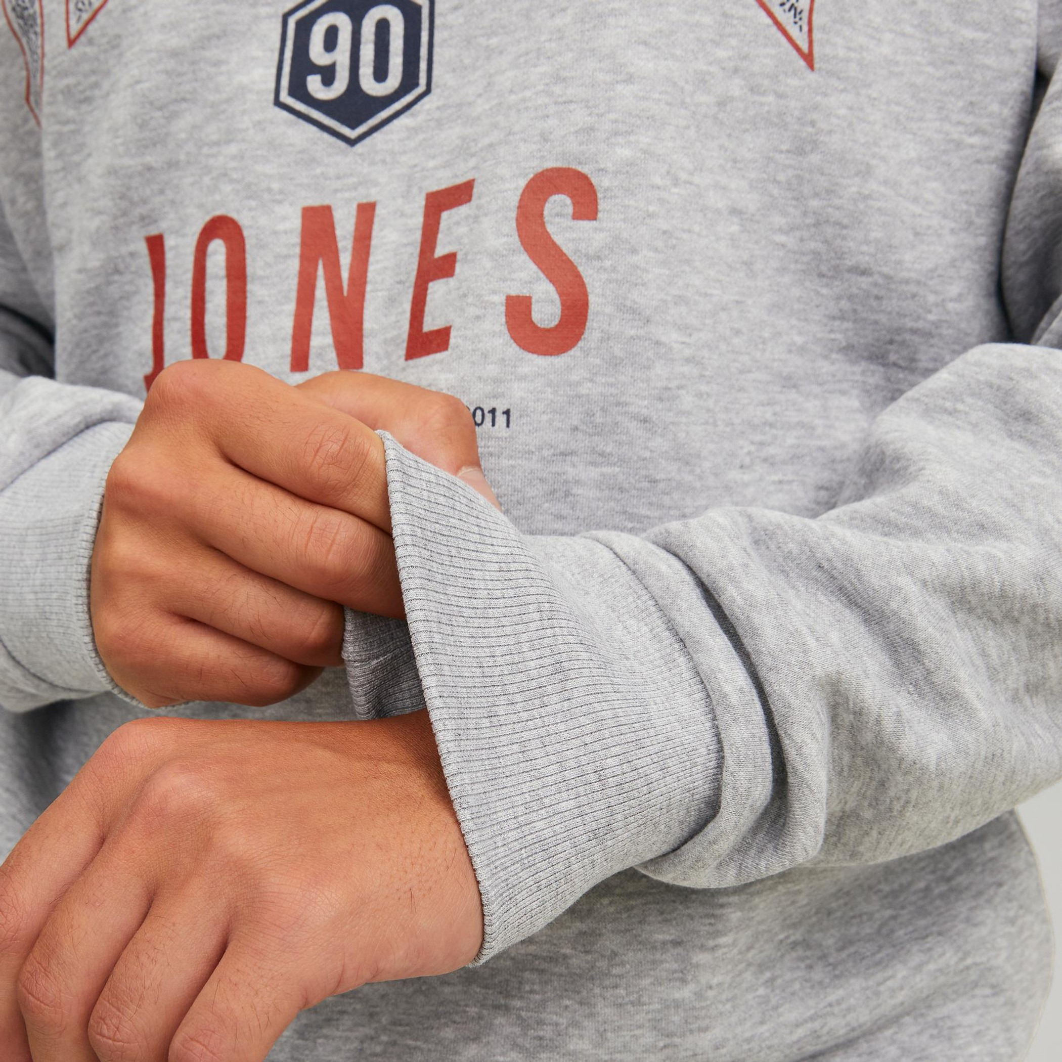 سويت شيرت جاك آند جونز رجالي بلون اسود مطبوع و رقبة دائرية-men-winterwear-hoodiesandsweatshirts-image-20