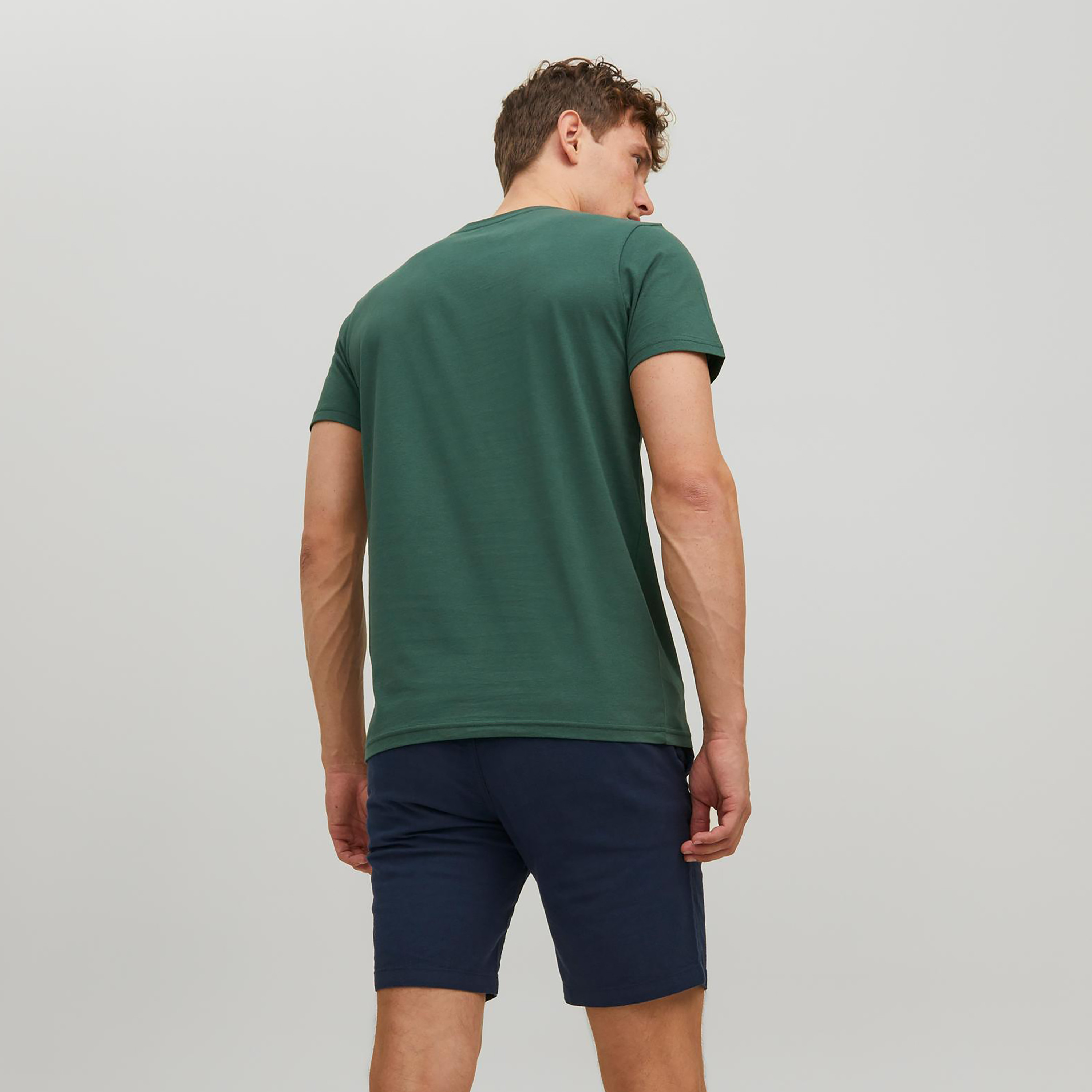 تي شيرت رجالي من جاك آند جونز بأكمام قصيرة و ياقة مستديرة و مطبوع مع لون أزرق كحلي-men-clothing-tshirtsandpolos-tshirts-image-14