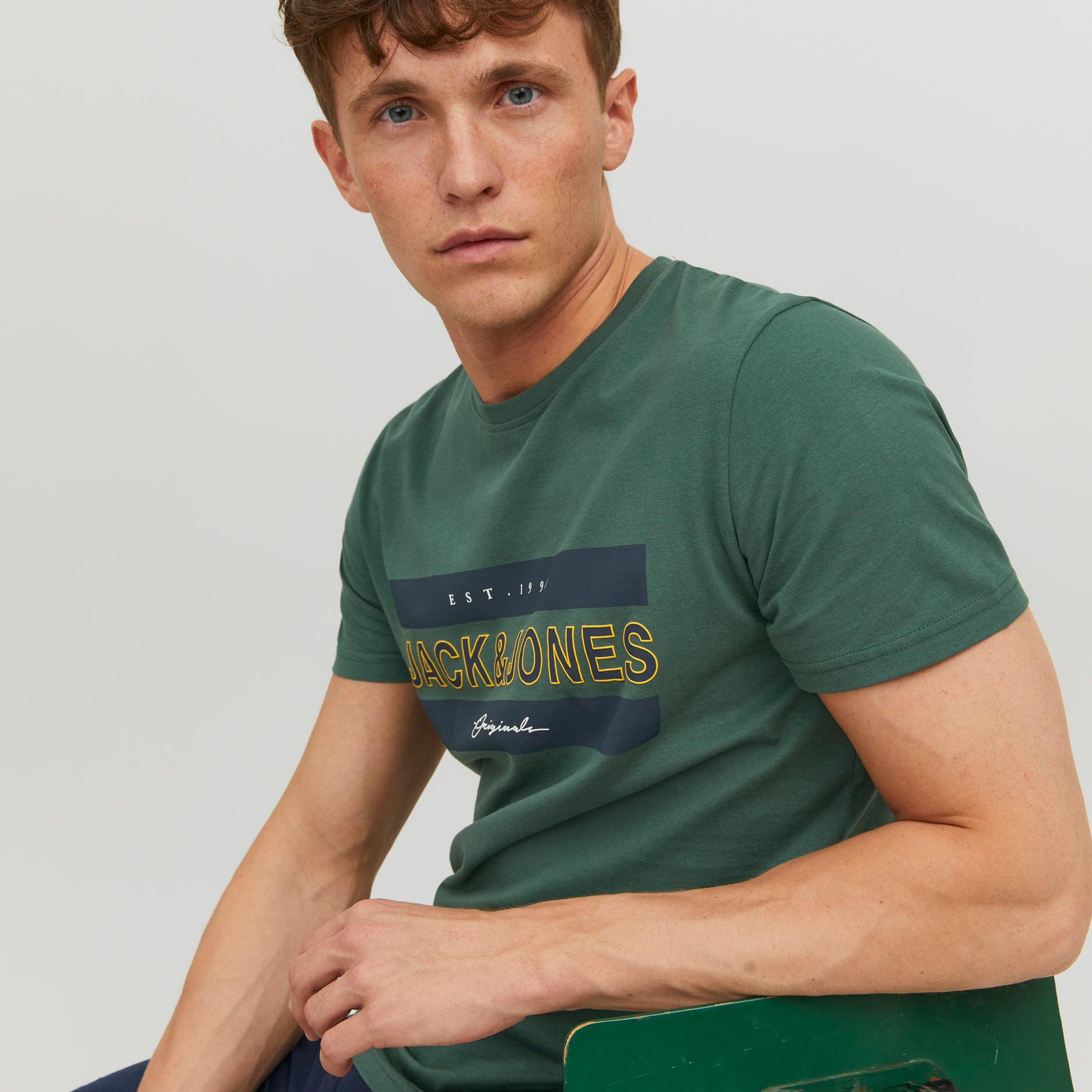 تي شيرت رجالي من جاك آند جونز بأكمام قصيرة و ياقة مستديرة و مطبوع مع لون أزرق كحلي-men-clothing-tshirtsandpolos-tshirts-image-19