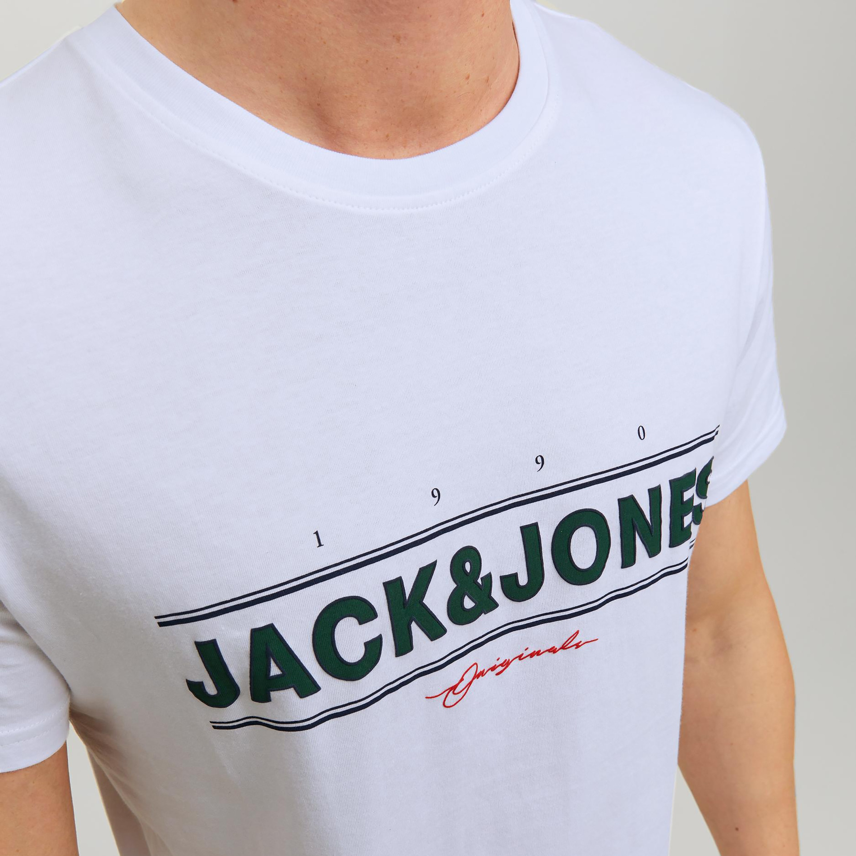 تي شيرت رجالي من جاك آند جونز بأكمام قصيرة و ياقة مستديرة و مطبوع مع لون أزرق كحلي-men-clothing-tshirtsandpolos-tshirts-image-23