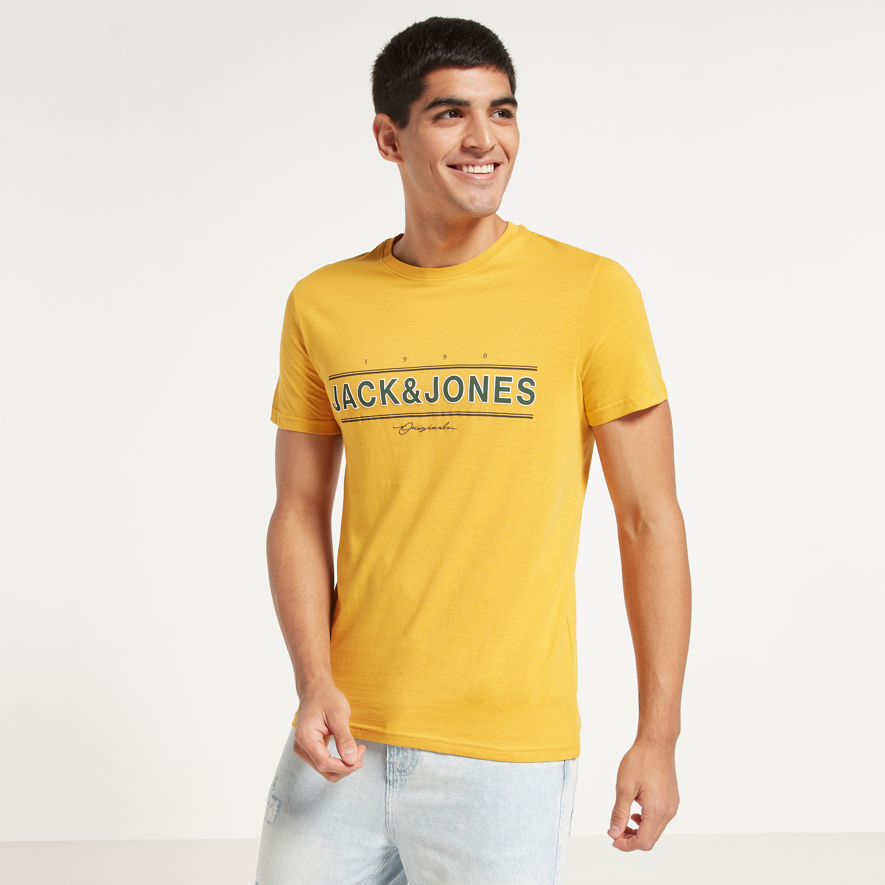 تي شيرت رجالي من جاك آند جونز بأكمام قصيرة و ياقة مستديرة و مطبوع مع لون أزرق كحلي-men-clothing-tshirtsandpolos-tshirts-image-27