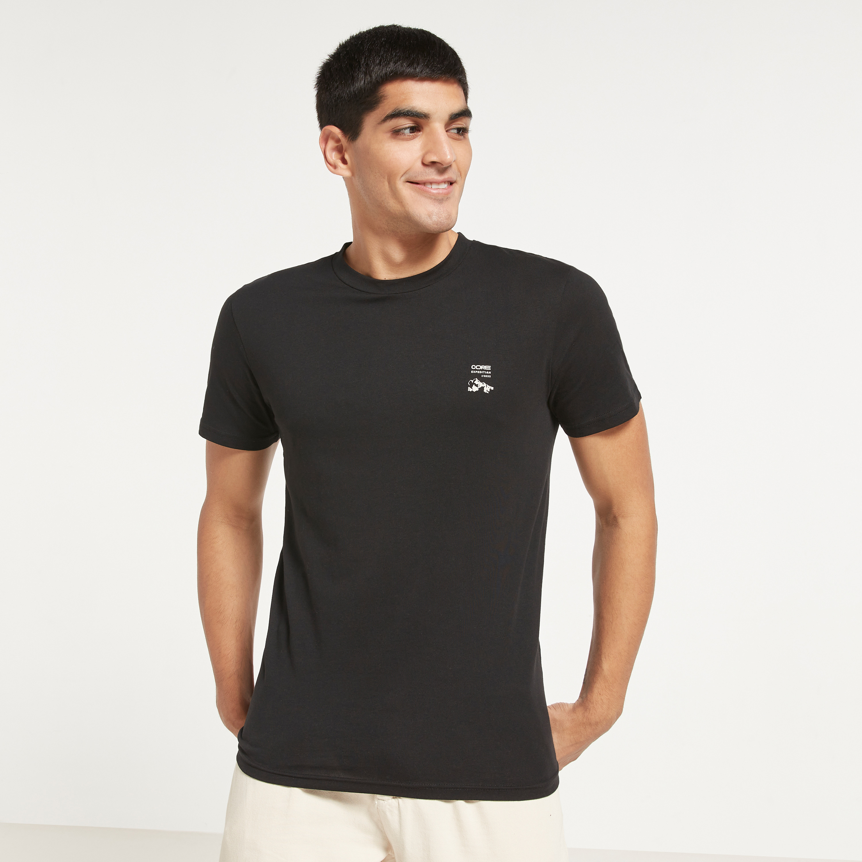 تي شيرت من جاك آند جونز مطبوع بأكمام قصيرة و ياقة مستديرة-men-clothing-tshirtsandpolos-tshirts-image-1