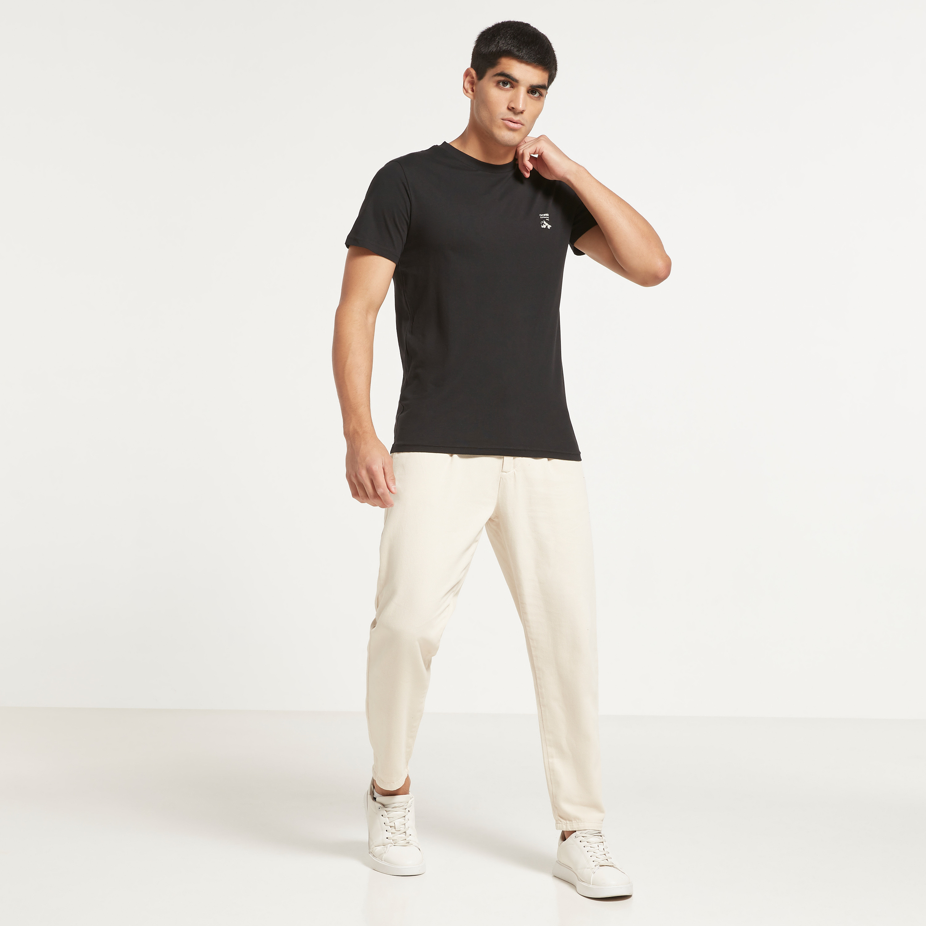 تي شيرت من جاك آند جونز مطبوع بأكمام قصيرة و ياقة مستديرة-men-clothing-tshirtsandpolos-tshirts-image-2