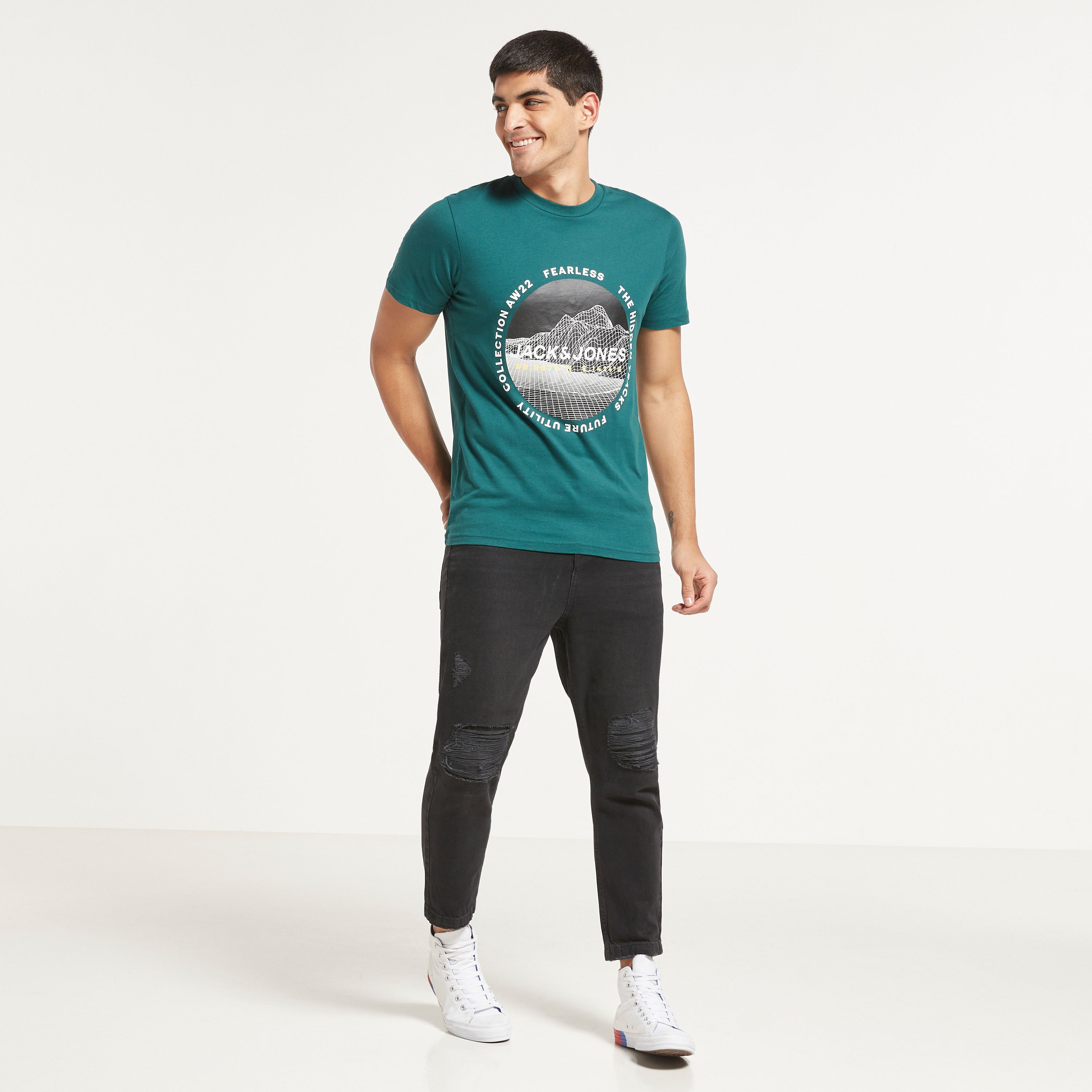 تي شيرت من جاك آند جونز مطبوع بأكمام قصيرة و ياقة مستديرة-men-clothing-tshirtsandpolos-tshirts-image-6