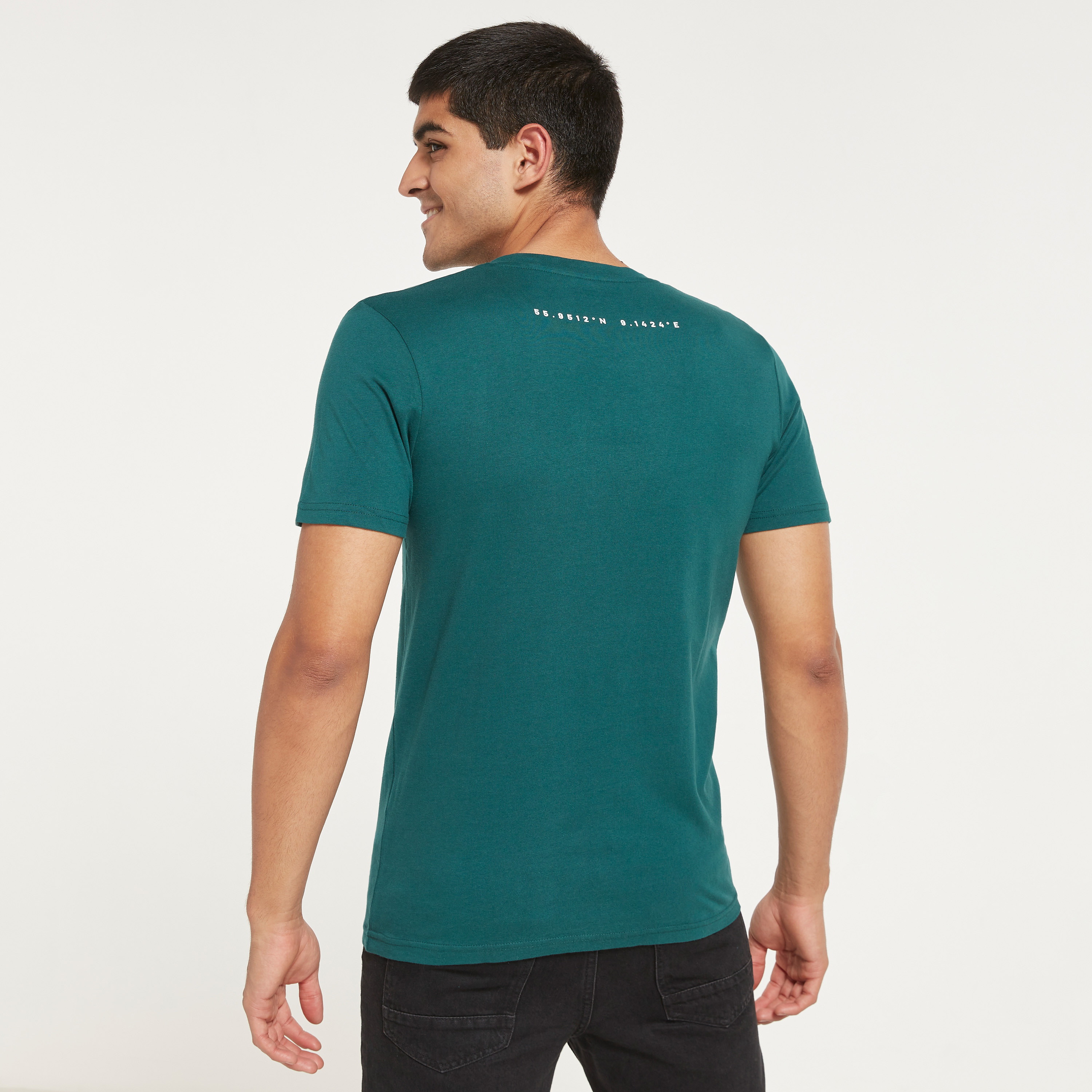 تي شيرت من جاك آند جونز مطبوع بأكمام قصيرة و ياقة مستديرة-men-clothing-tshirtsandpolos-tshirts-image-7