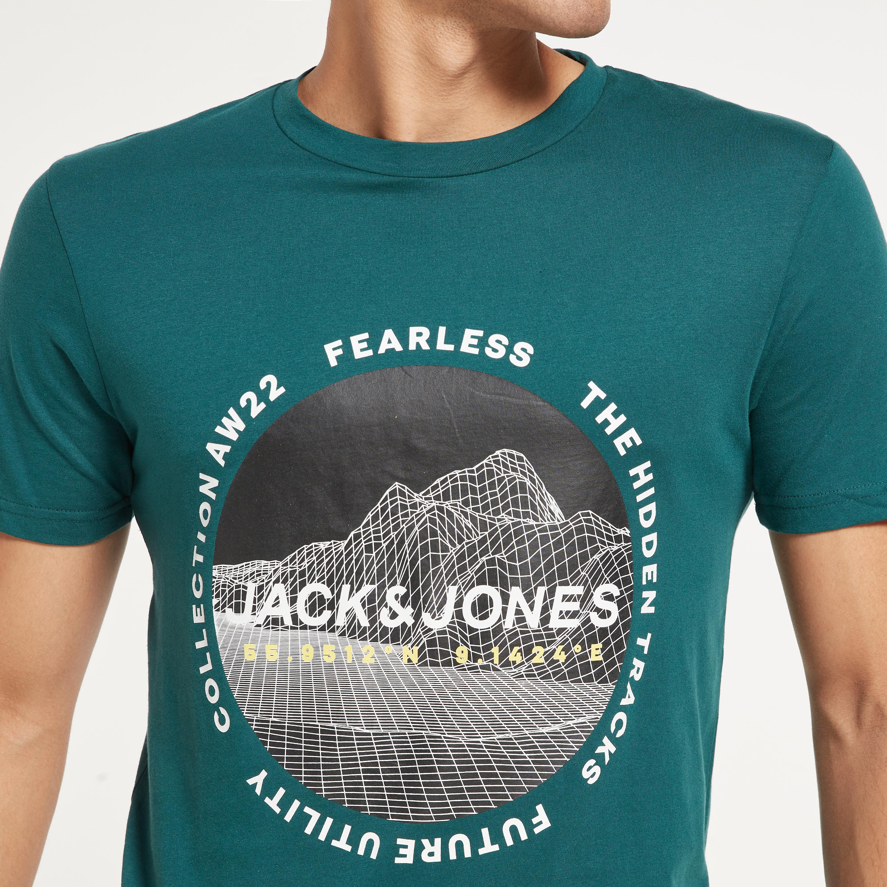 تي شيرت من جاك آند جونز مطبوع بأكمام قصيرة و ياقة مستديرة-men-clothing-tshirtsandpolos-tshirts-image-8