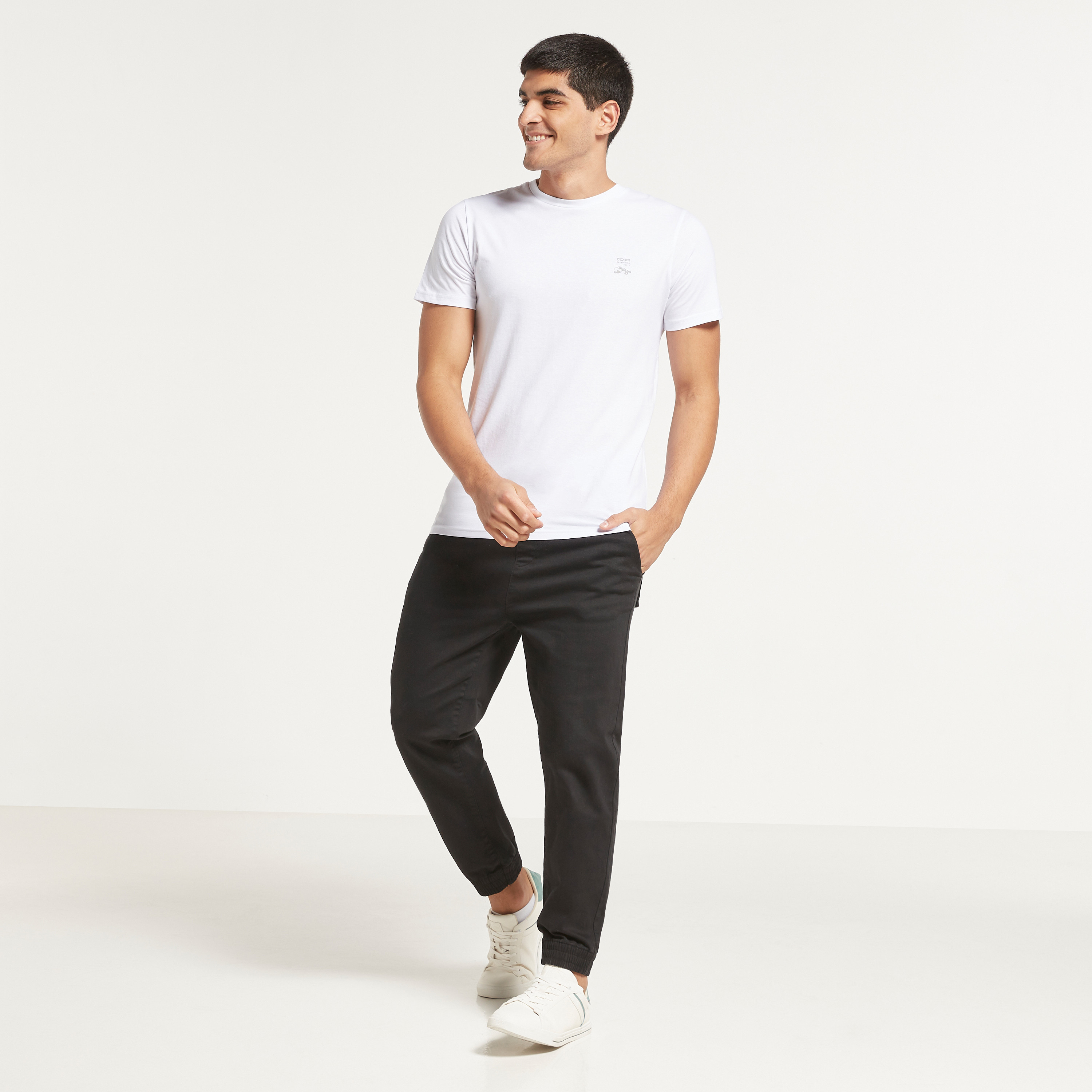 تي شيرت من جاك آند جونز مطبوع بأكمام قصيرة و ياقة مستديرة-men-clothing-tshirtsandpolos-tshirts-image-10