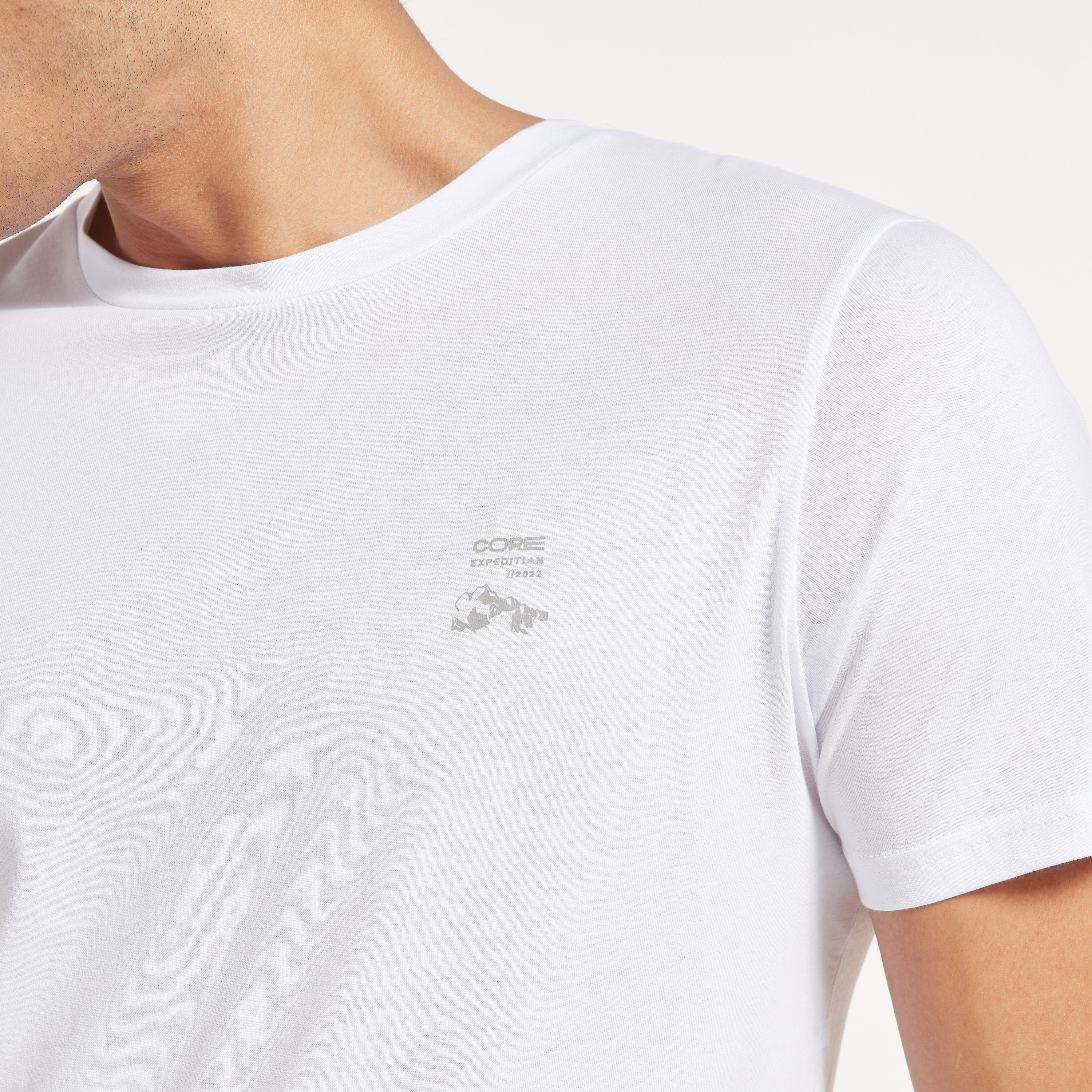 تي شيرت من جاك آند جونز مطبوع بأكمام قصيرة و ياقة مستديرة-men-clothing-tshirtsandpolos-tshirts-image-12