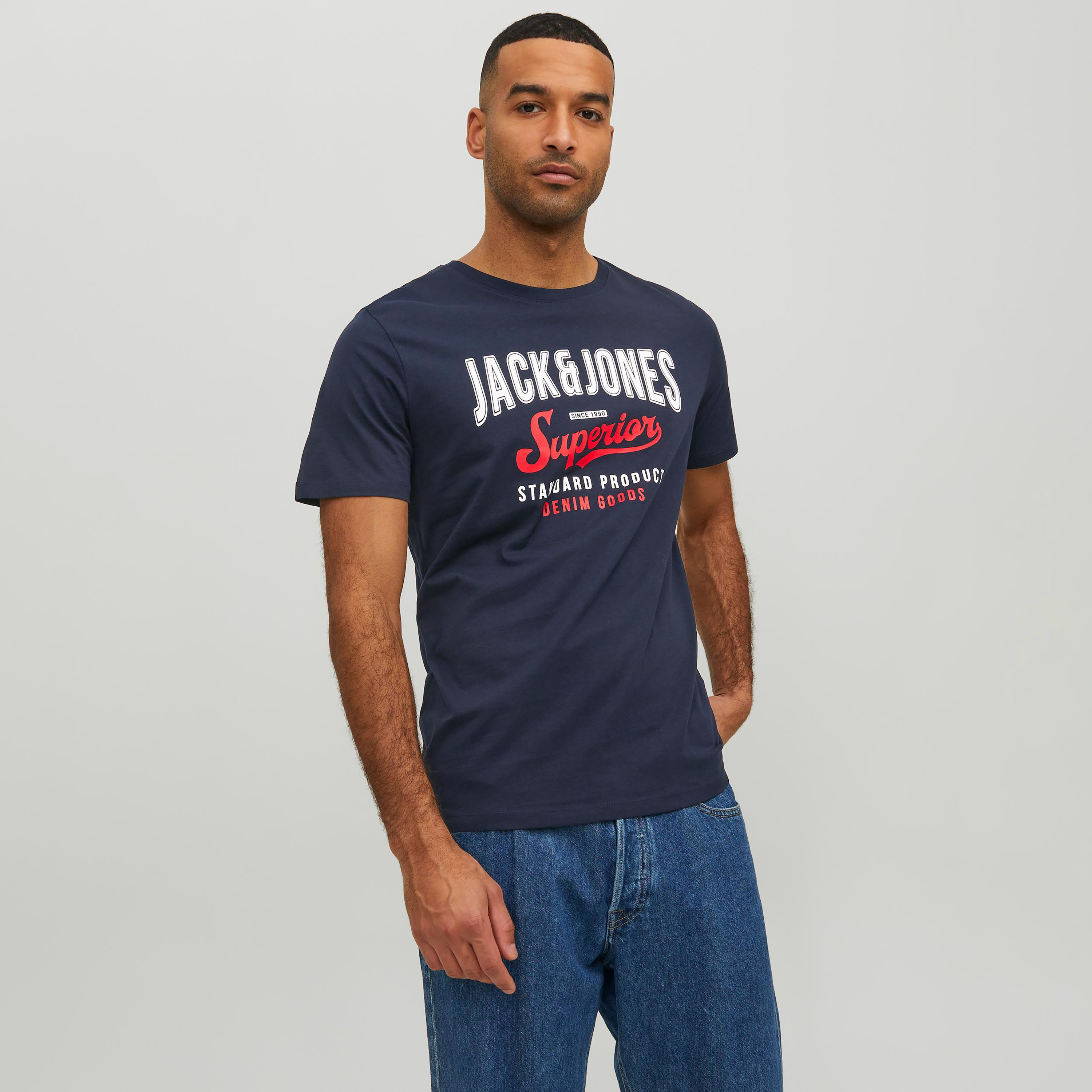 تي شيرت من جاك آند جونز مطبوع بأكمام قصيرة و ياقة مستديرة-men-clothing-tshirtsandpolos-tshirts-image-1
