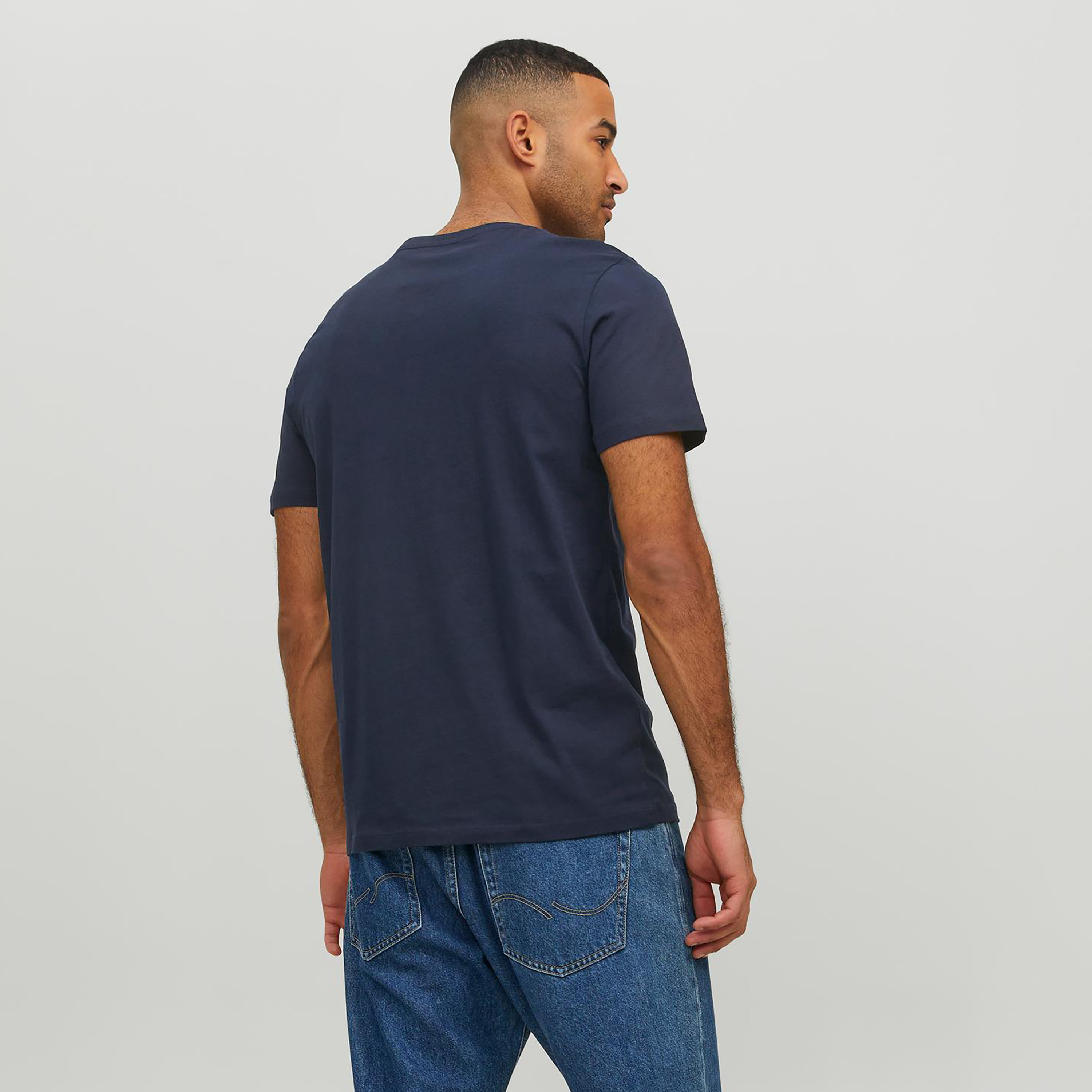 تي شيرت من جاك آند جونز مطبوع بأكمام قصيرة و ياقة مستديرة-men-clothing-tshirtsandpolos-tshirts-image-4