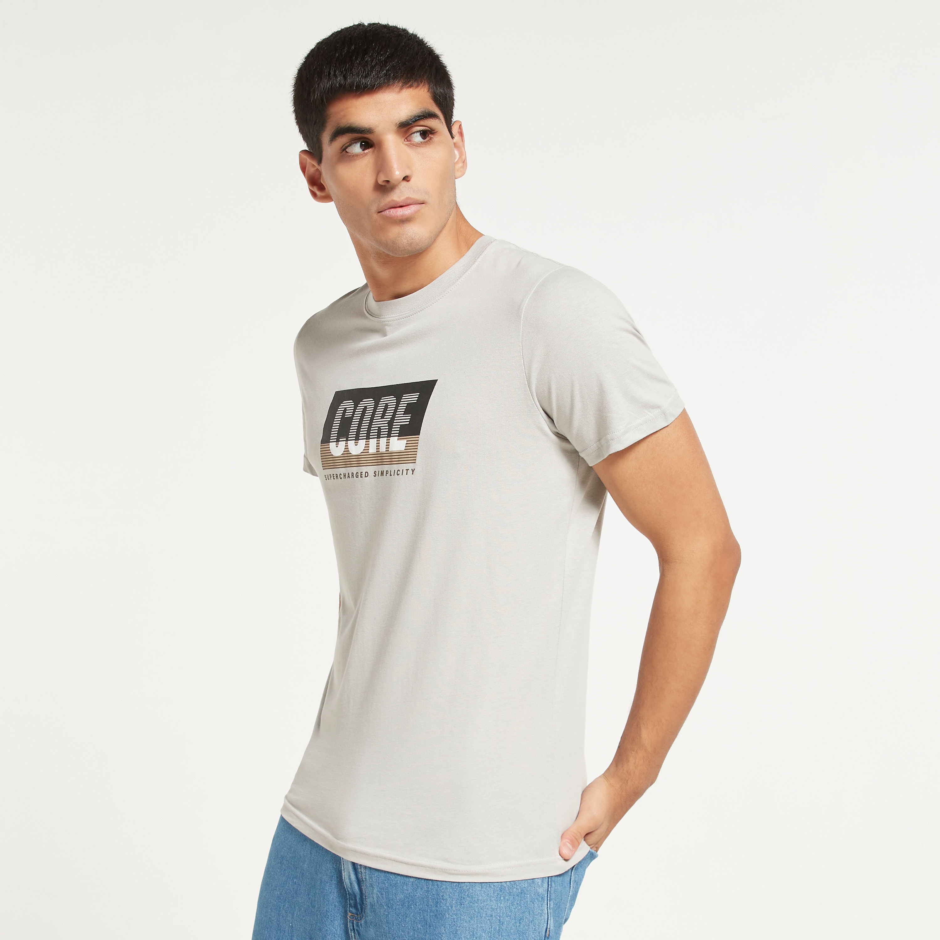 تي شيرت رجالي من جاك آند جونز بأكمام قصيرة و ياقة مستديرة و مطبوع مع لون أزرق كحلي-men-clothing-tshirtsandpolos-tshirts-image-5