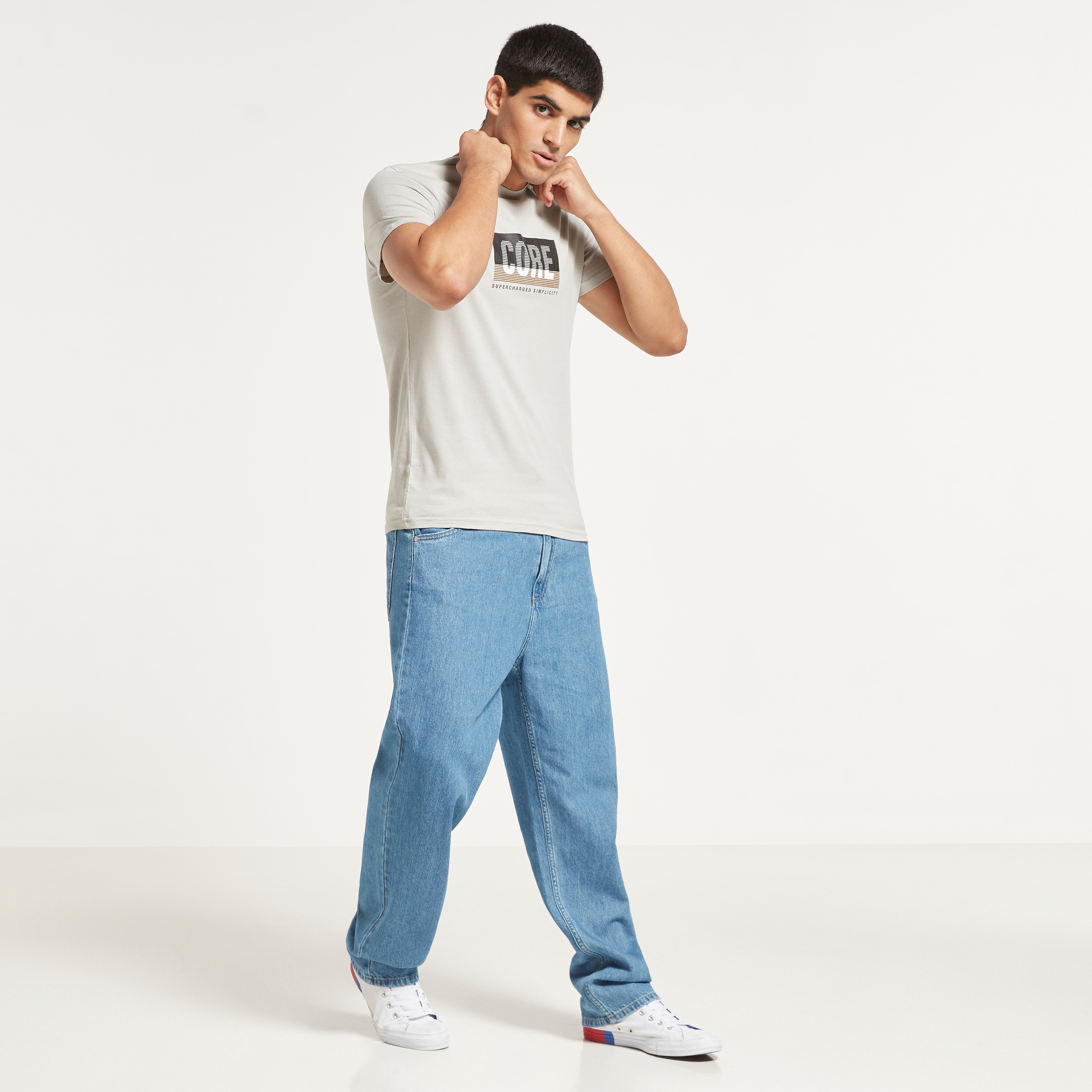 تي شيرت رجالي من جاك آند جونز بأكمام قصيرة و ياقة مستديرة و مطبوع مع لون أزرق كحلي-men-clothing-tshirtsandpolos-tshirts-image-6