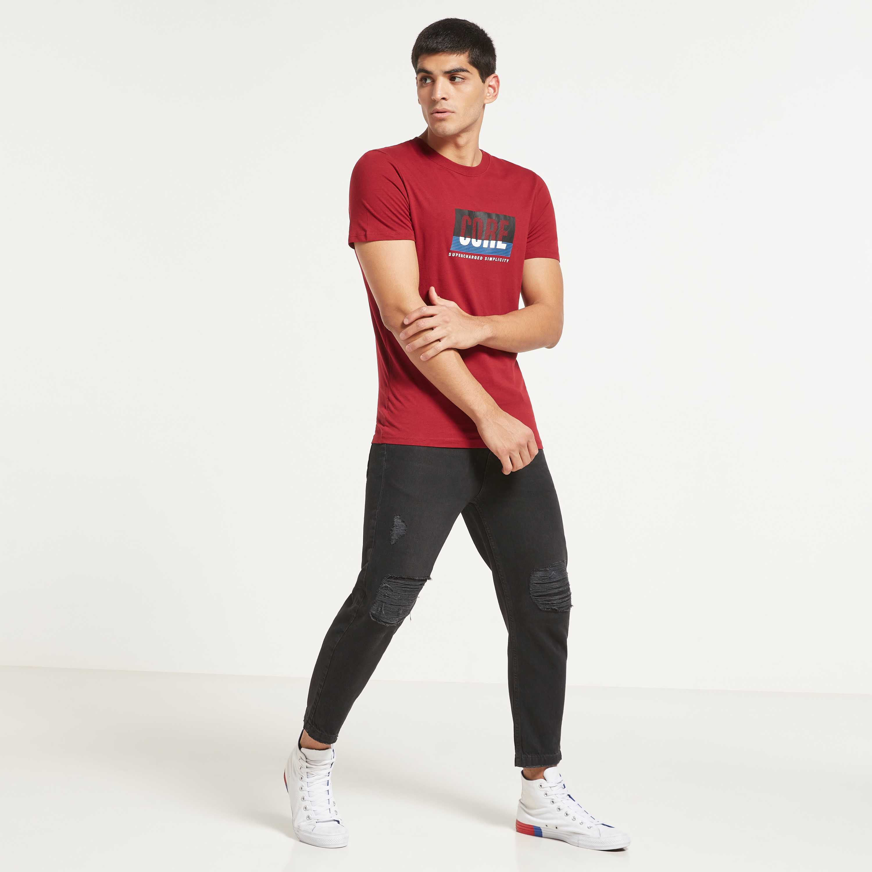 تي شيرت رجالي من جاك آند جونز بأكمام قصيرة و ياقة مستديرة و مطبوع مع لون أزرق كحلي-men-clothing-tshirtsandpolos-tshirts-image-10