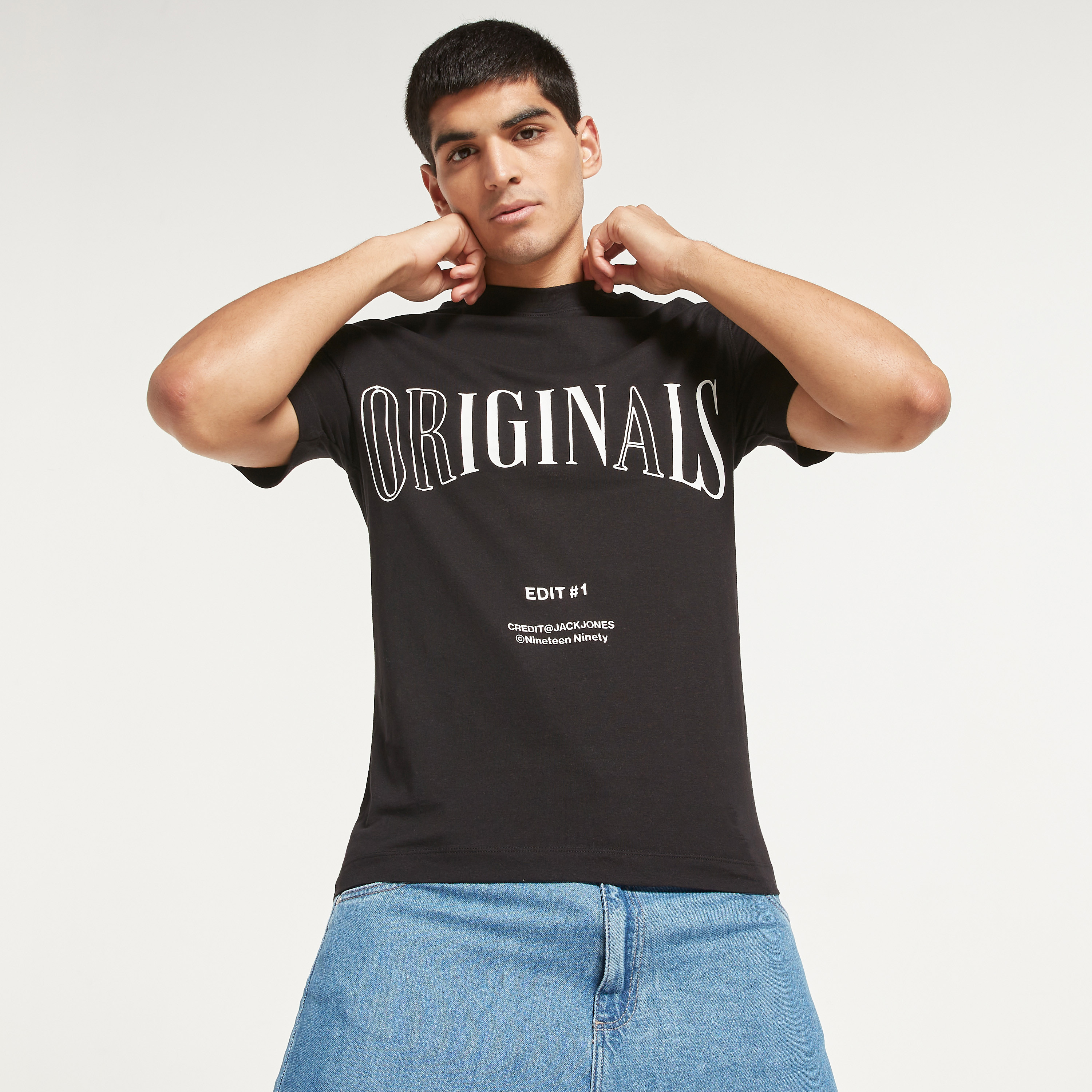 تي شيرت من جاك آند جونز مطبوع بأكمام قصيرة و ياقة مستديرة-men-clothing-tshirtsandpolos-tshirts-image-1