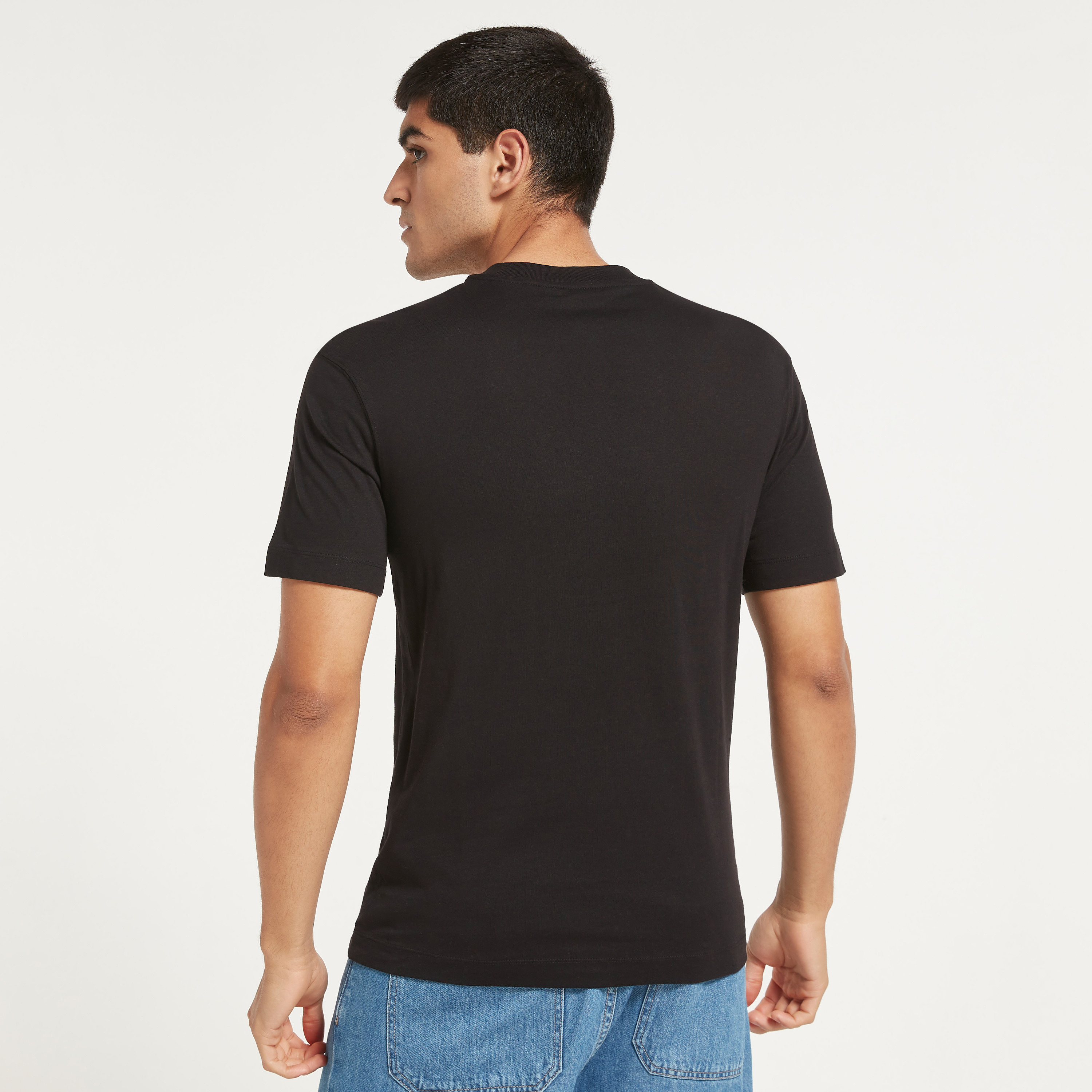 تي شيرت من جاك آند جونز مطبوع بأكمام قصيرة و ياقة مستديرة-men-clothing-tshirtsandpolos-tshirts-image-3