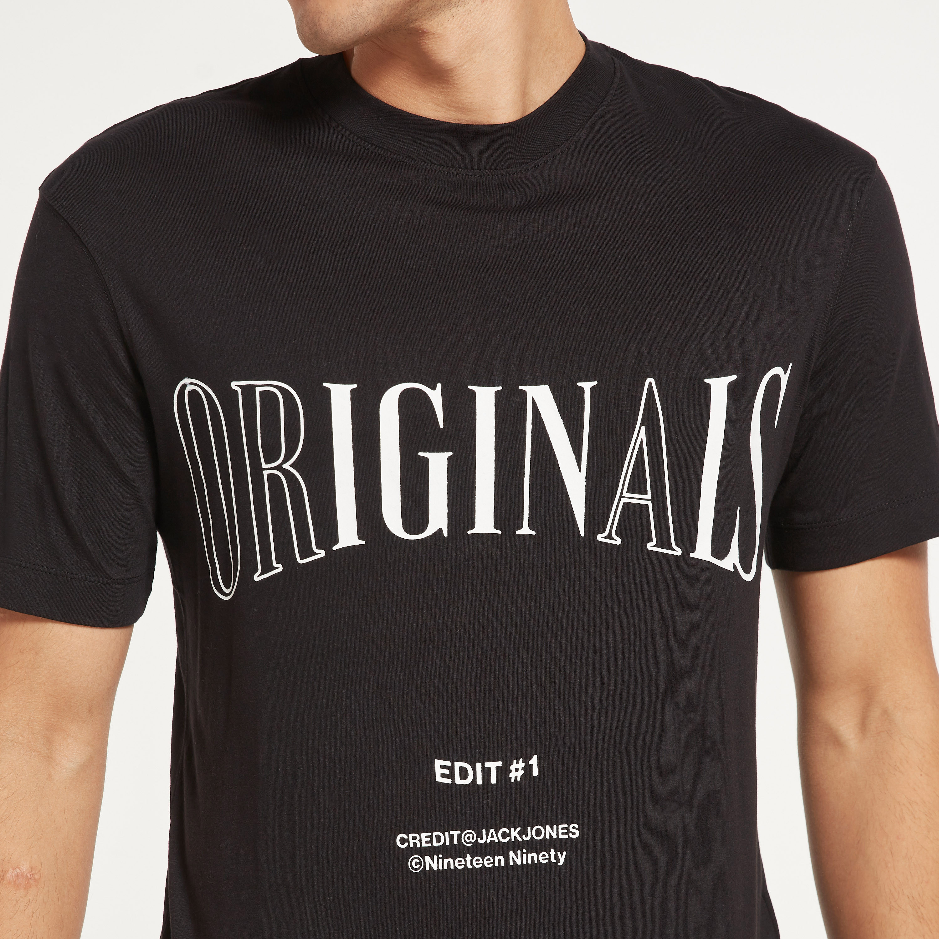 تي شيرت من جاك آند جونز مطبوع بأكمام قصيرة و ياقة مستديرة-men-clothing-tshirtsandpolos-tshirts-image-4
