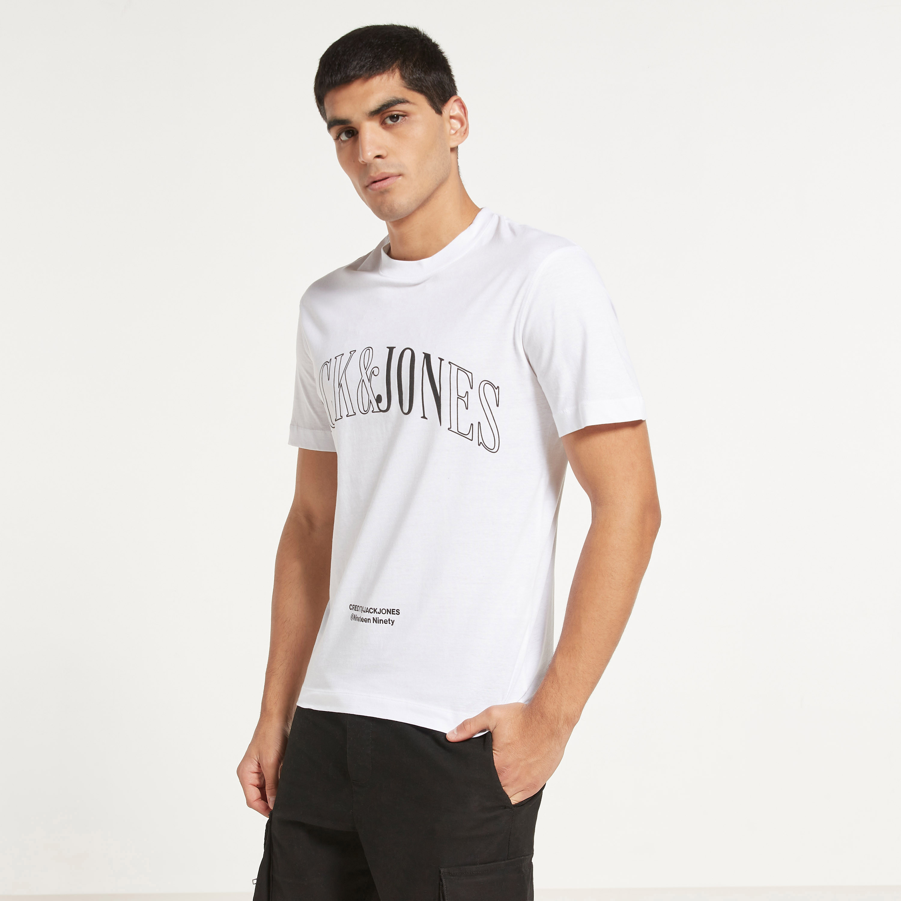 تي شيرت من جاك آند جونز مطبوع بأكمام قصيرة و ياقة مستديرة-men-clothing-tshirtsandpolos-tshirts-image-5