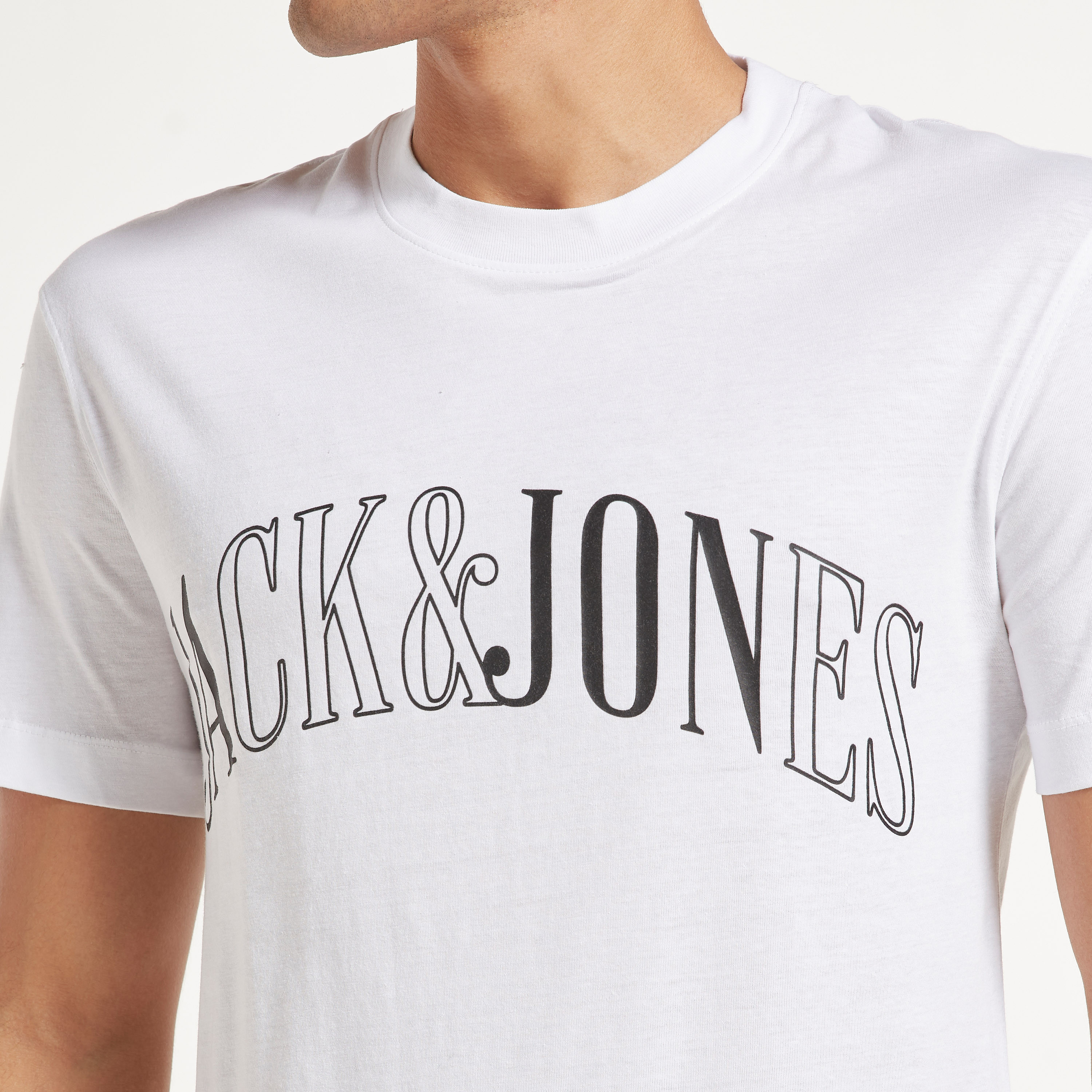 تي شيرت من جاك آند جونز مطبوع بأكمام قصيرة و ياقة مستديرة-men-clothing-tshirtsandpolos-tshirts-image-8