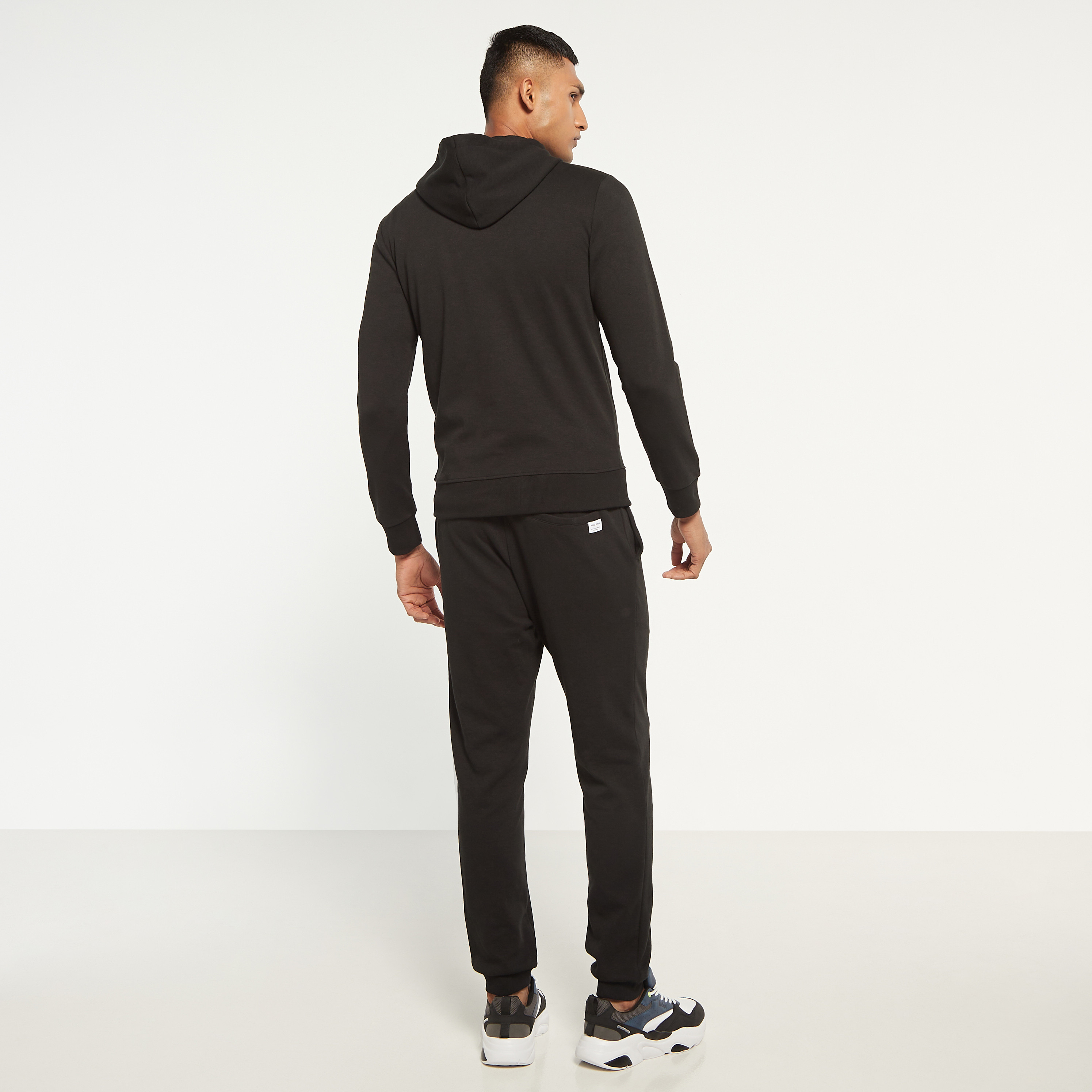 هودي جاك آند جونز بجيب الكنغر سادة مع بنطال رياضي برباط-men-winterwear-hoodiesandsweatshirts-image-6