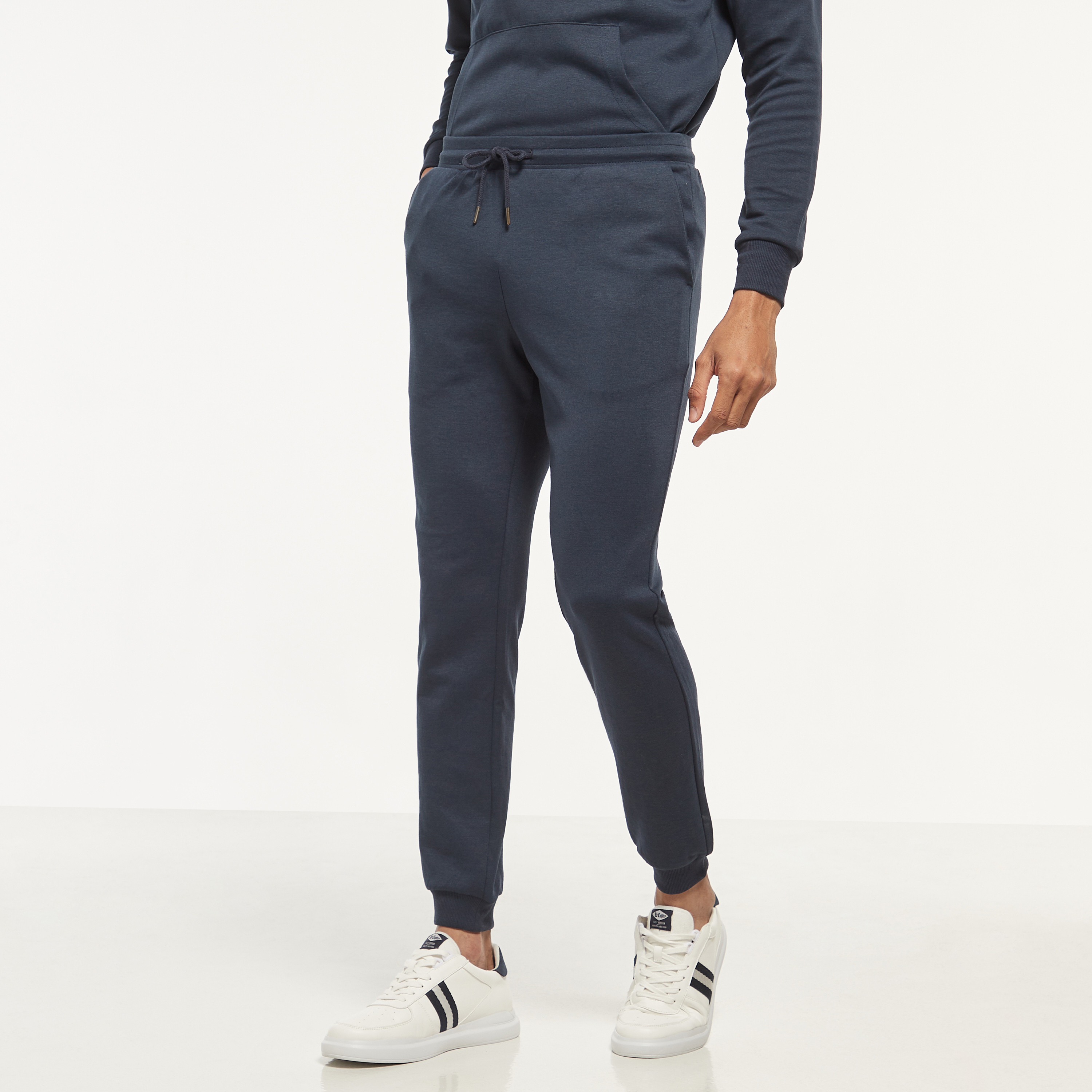 هودي جاك آند جونز بجيب الكنغر سادة مع بنطال رياضي برباط-men-winterwear-hoodiesandsweatshirts-image-9