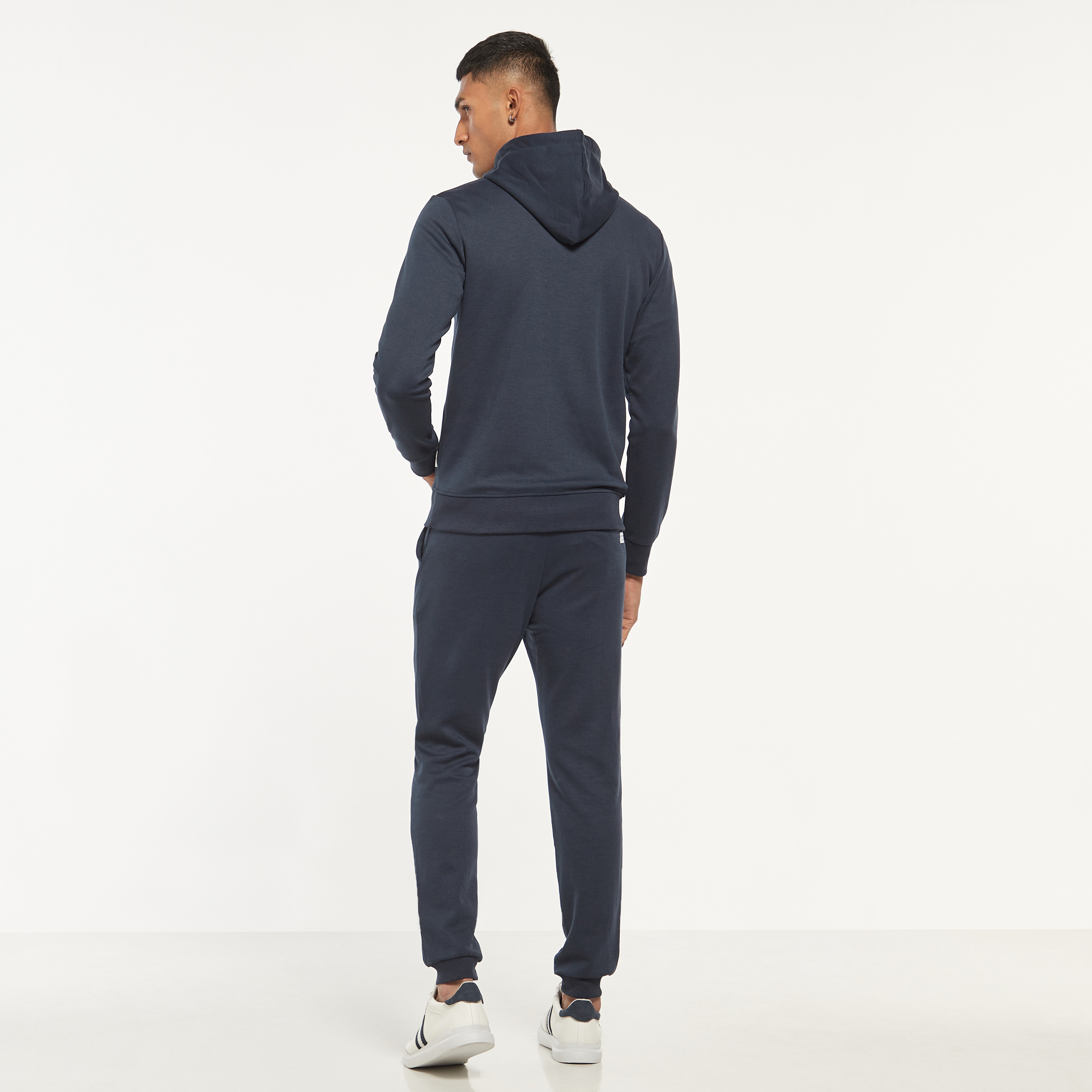 هودي جاك آند جونز بجيب الكنغر سادة مع بنطال رياضي برباط-men-winterwear-hoodiesandsweatshirts-image-10