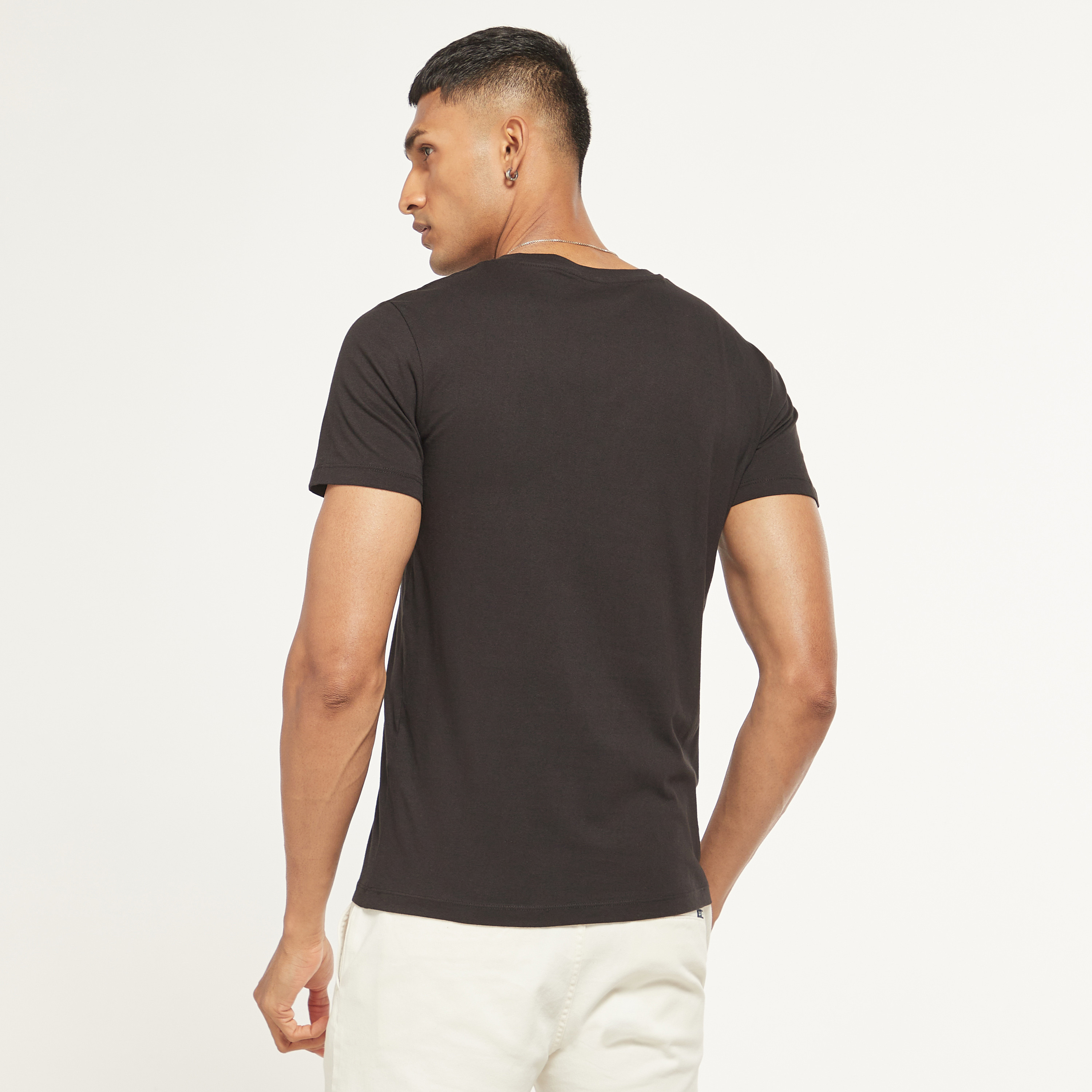 تي شيرت من جاك آند جونز مع شعار بأكمام قصيرة و ياقة مستديرة-men-clothing-tshirtsandpolos-tshirts-image-3