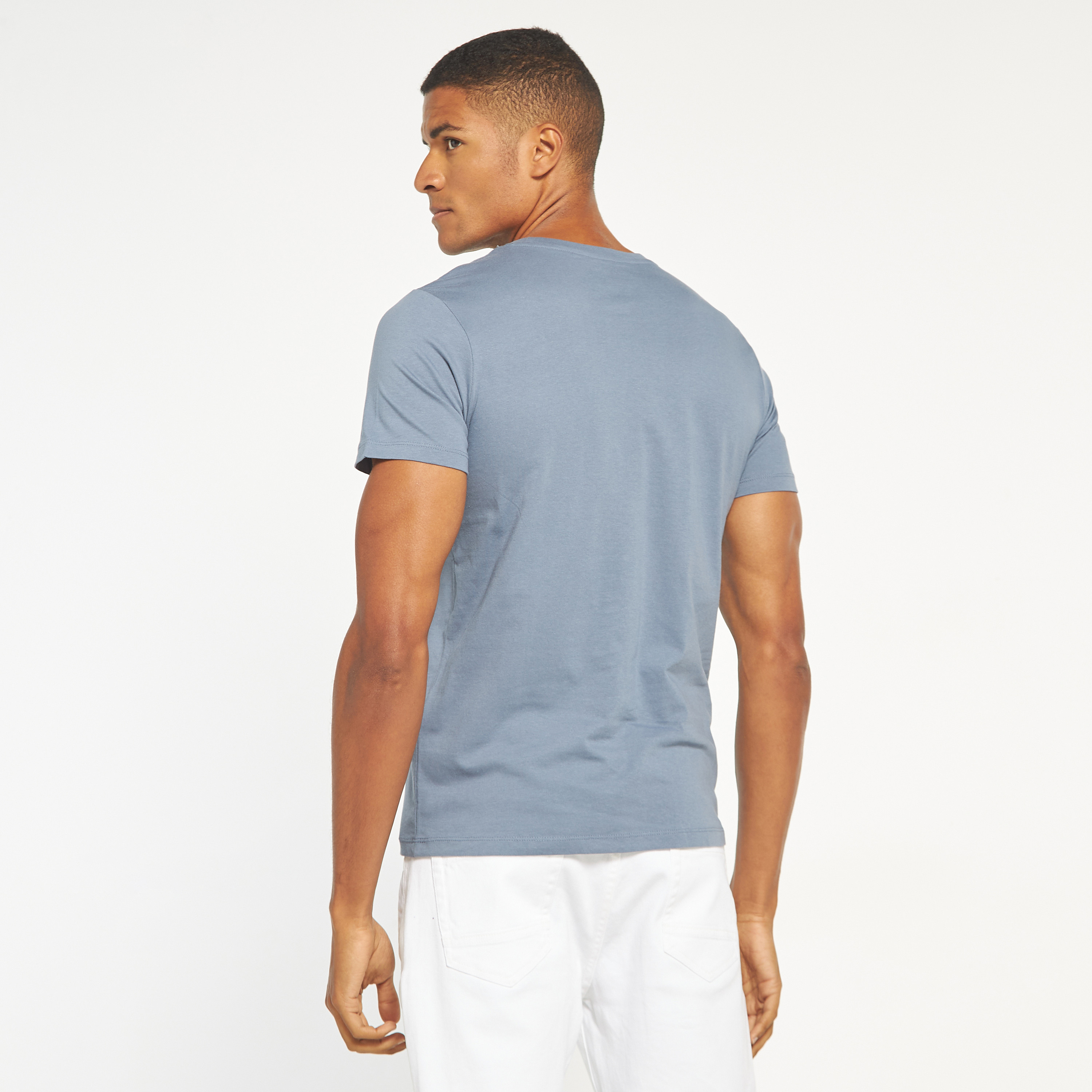 تي شيرت من جاك آند جونز مع جرافيك بأكمام قصيرة و ياقة مستديرة -men-clothing-tshirtsandpolos-tshirts-image-3