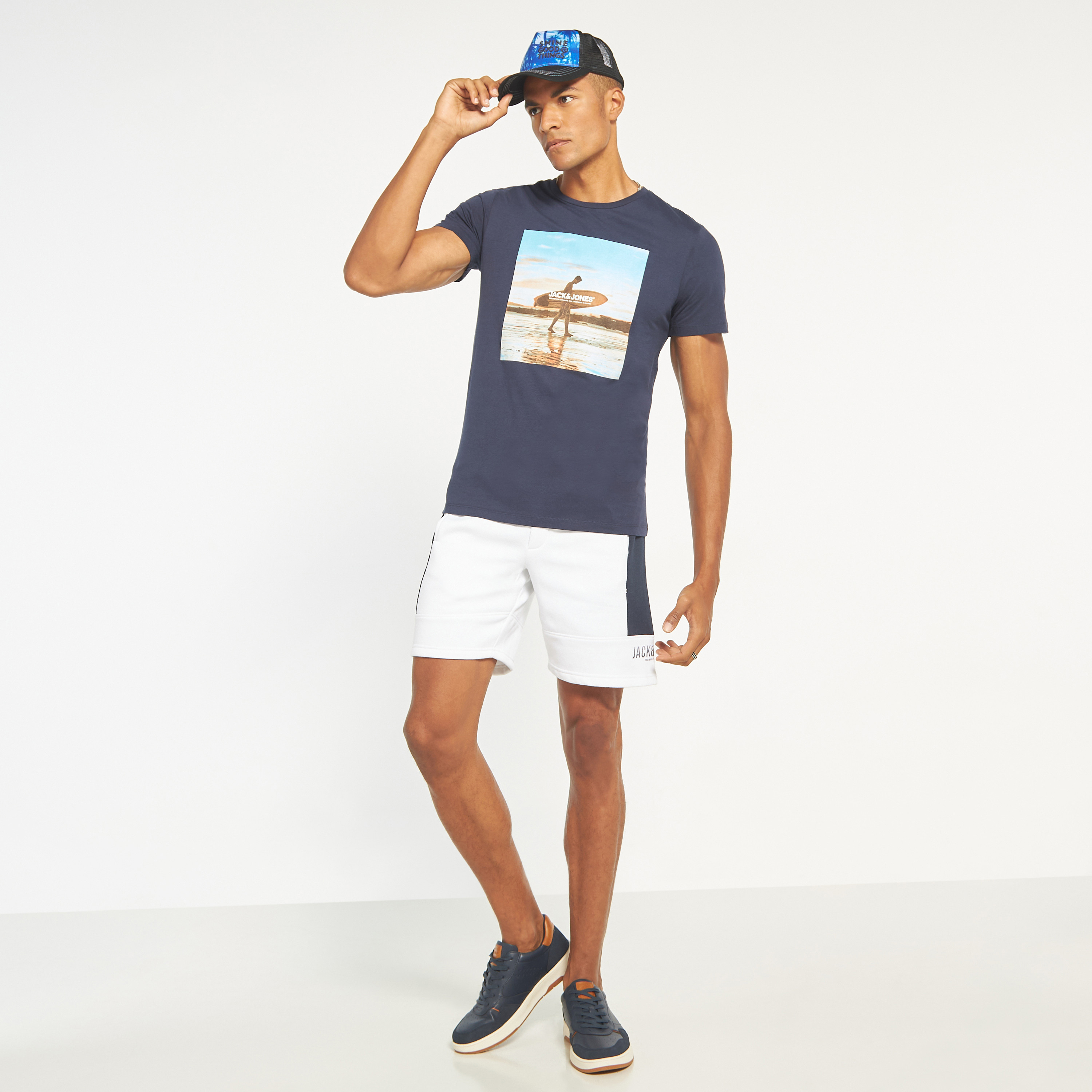 تي شيرت من جاك آند جونز مع جرافيك بأكمام قصيرة و ياقة مستديرة -men-clothing-tshirtsandpolos-tshirts-image-7