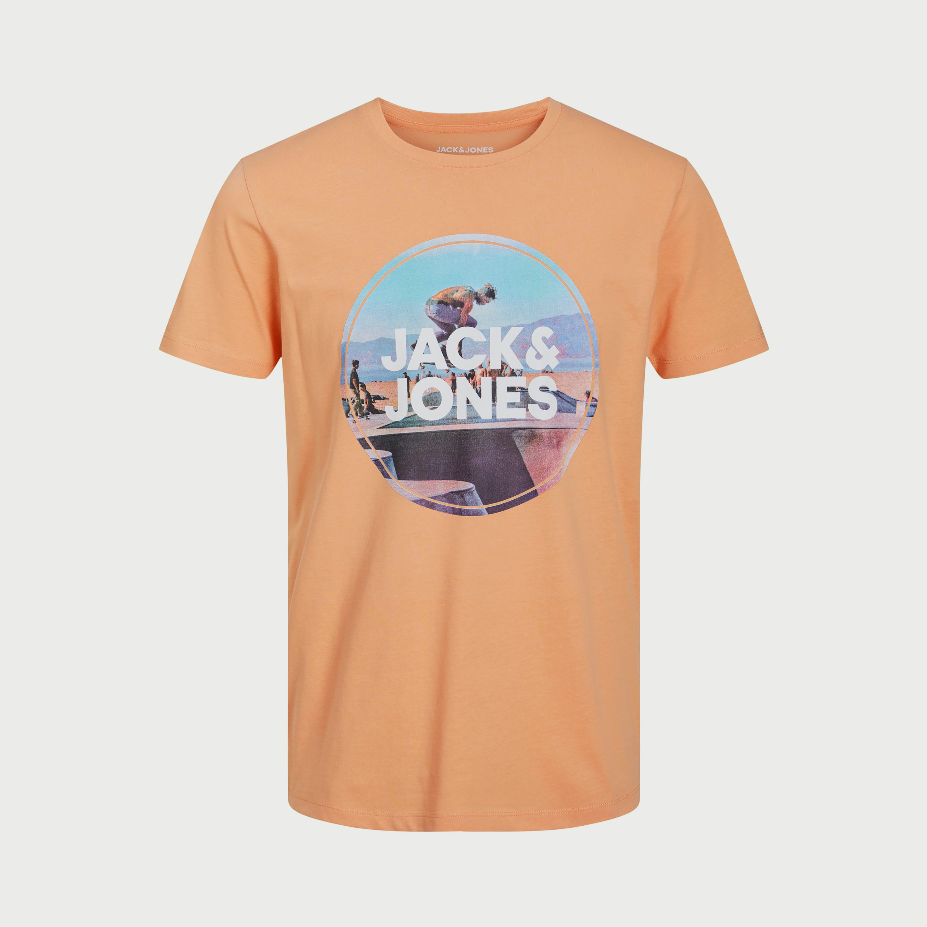 تي شيرت من جاك آند جونز مع جرافيك بأكمام قصيرة و ياقة مستديرة -men-clothing-tshirtsandpolos-tshirts-image-10