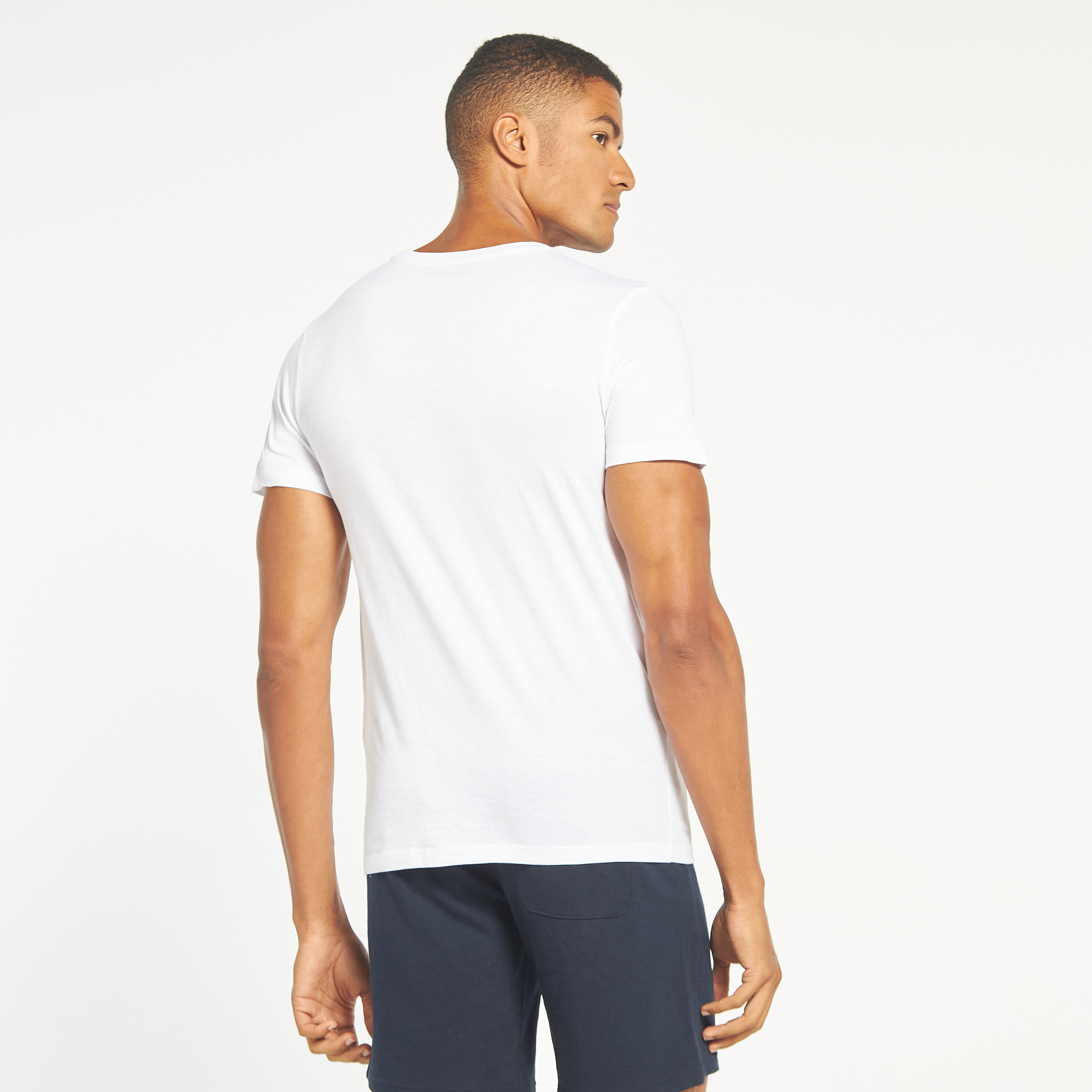 تي شيرت من جاك آند جونز مع جرافيك بأكمام قصيرة و ياقة مستديرة -men-clothing-tshirtsandpolos-tshirts-image-13