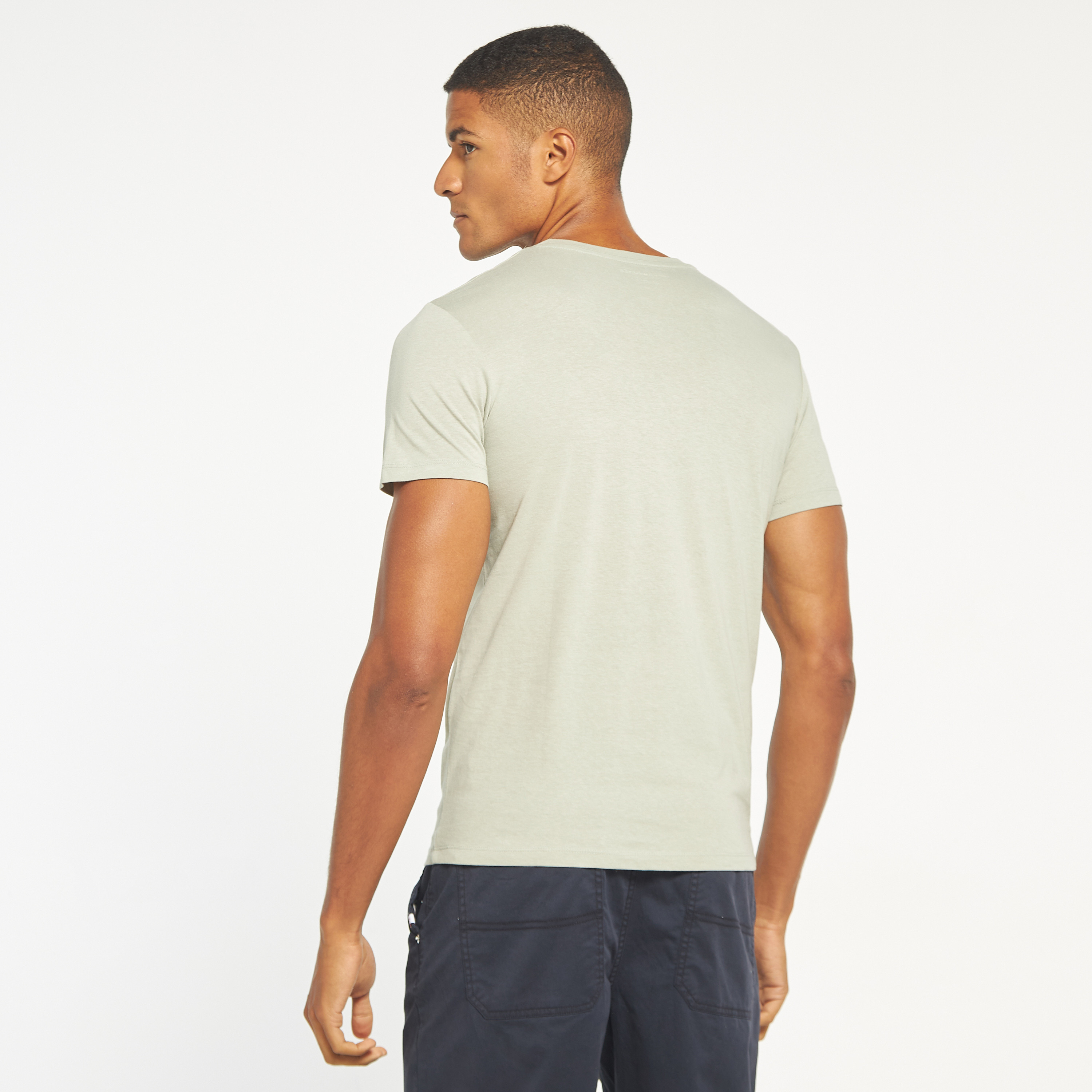 تي شيرت من جاك آند جونز مع جرافيك بأكمام قصيرة و ياقة مستديرة -men-clothing-tshirtsandpolos-tshirts-image-17
