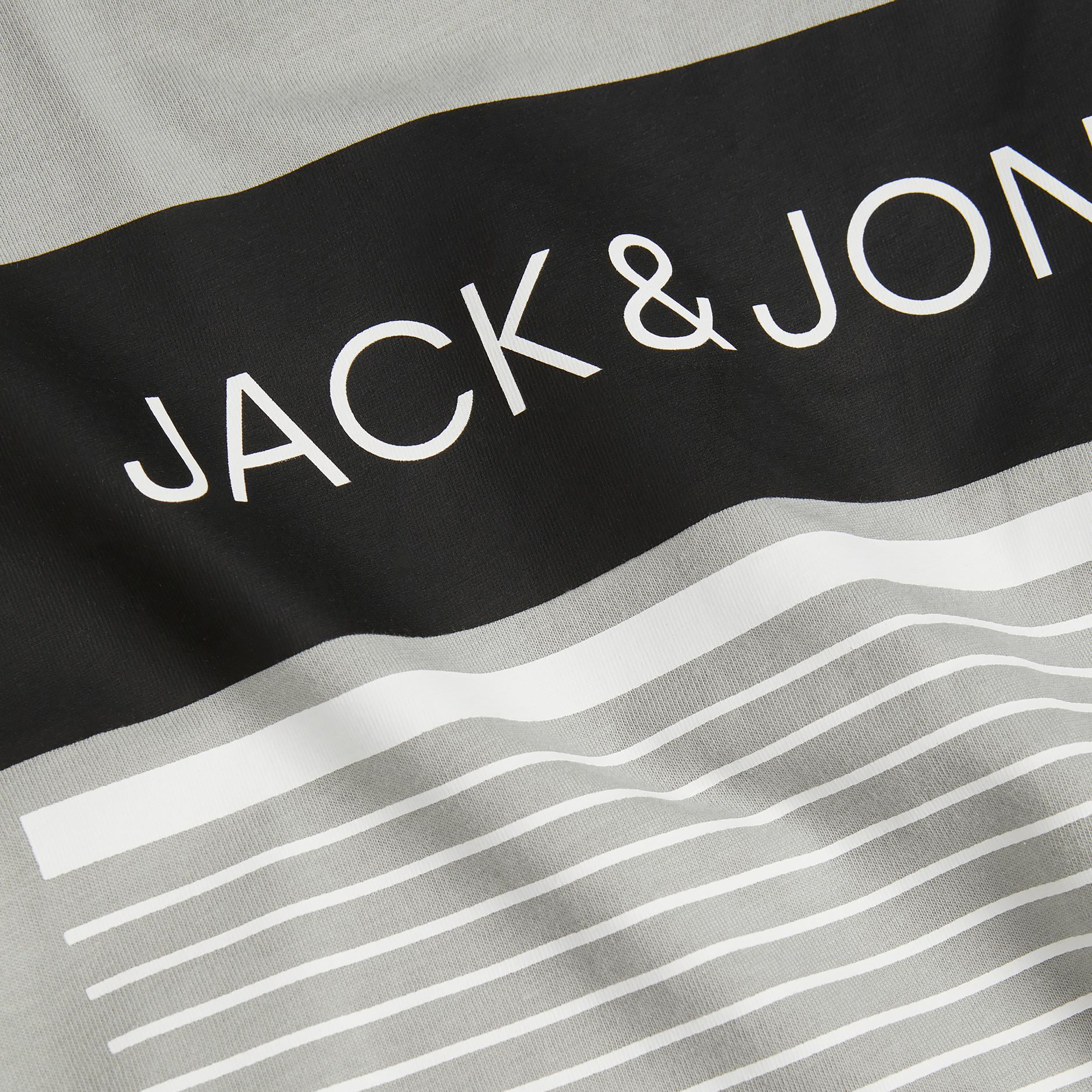 تي شيرت من جاك آند جونز مطبوع بأكمام قصيرة و ياقة مستديرة-men-clothing-tshirtsandpolos-tshirts-image-3