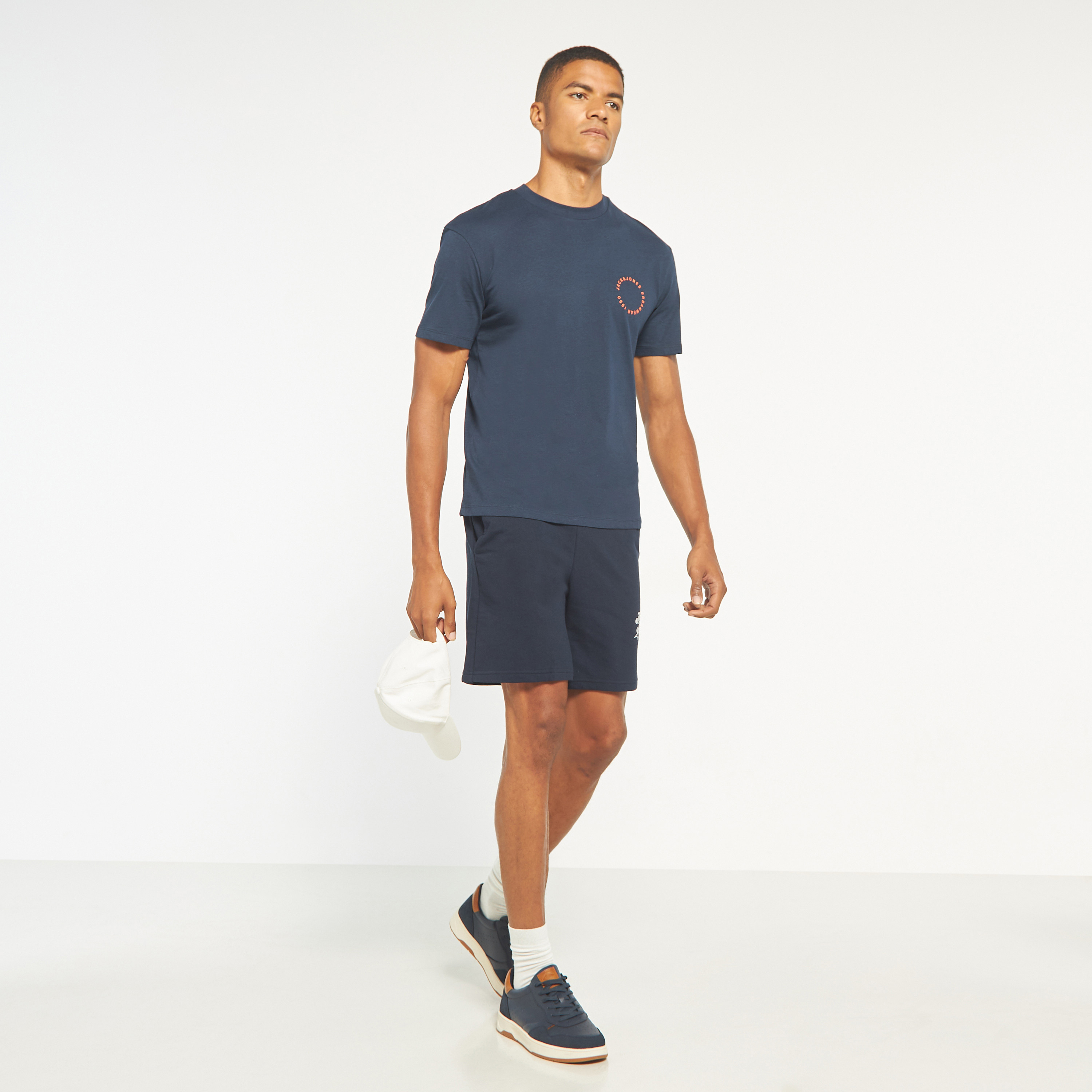 تي شيرت من جاك آند جونز مع شعار بأكمام قصيرة و ياقة مستديرة -men-clothing-tshirtsandpolos-tshirts-image-8