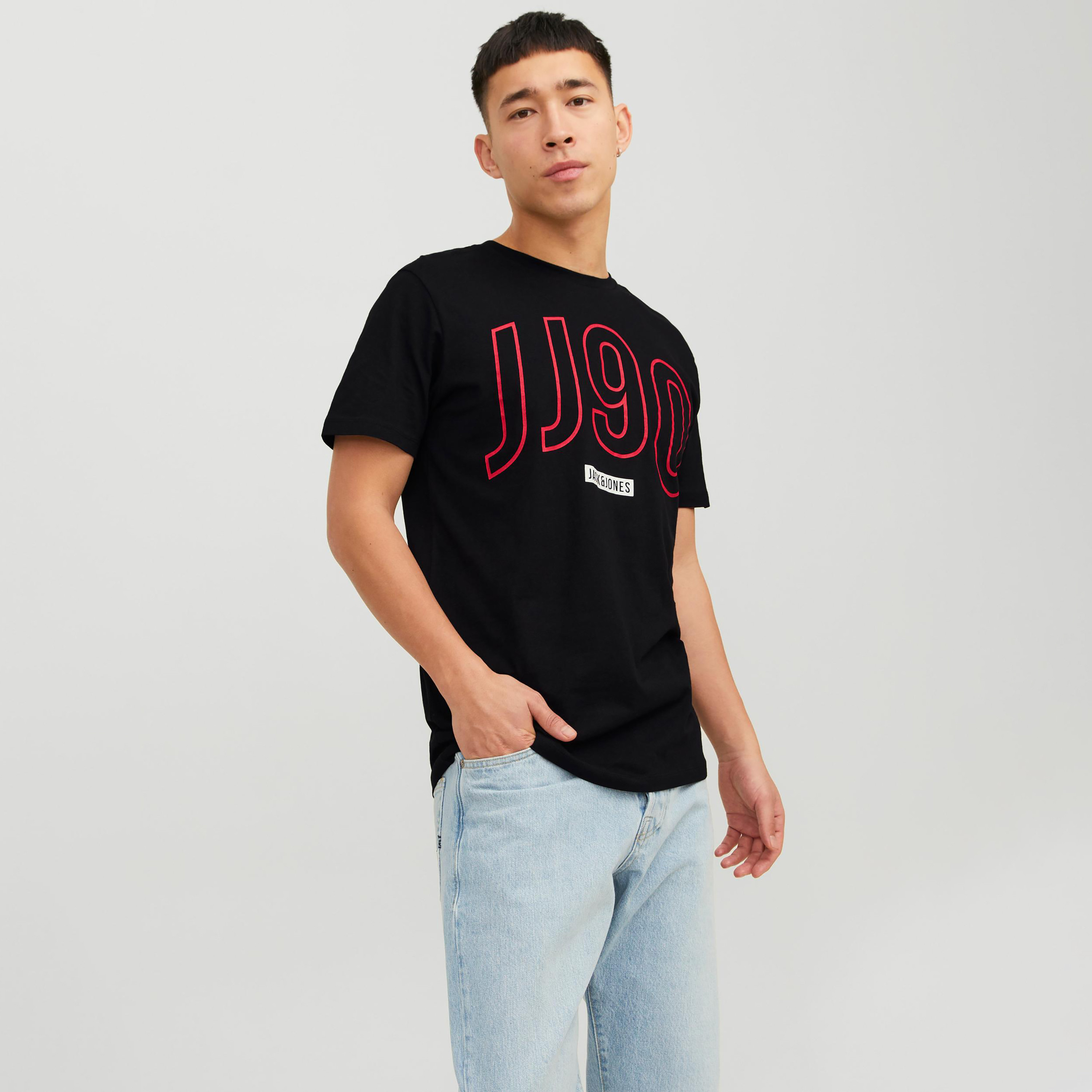 تي شيرت من جاك آند جونز مطبوع بأكمام قصيرة و ياقة مستديرة-men-clothing-tshirtsandpolos-tshirts-image-1
