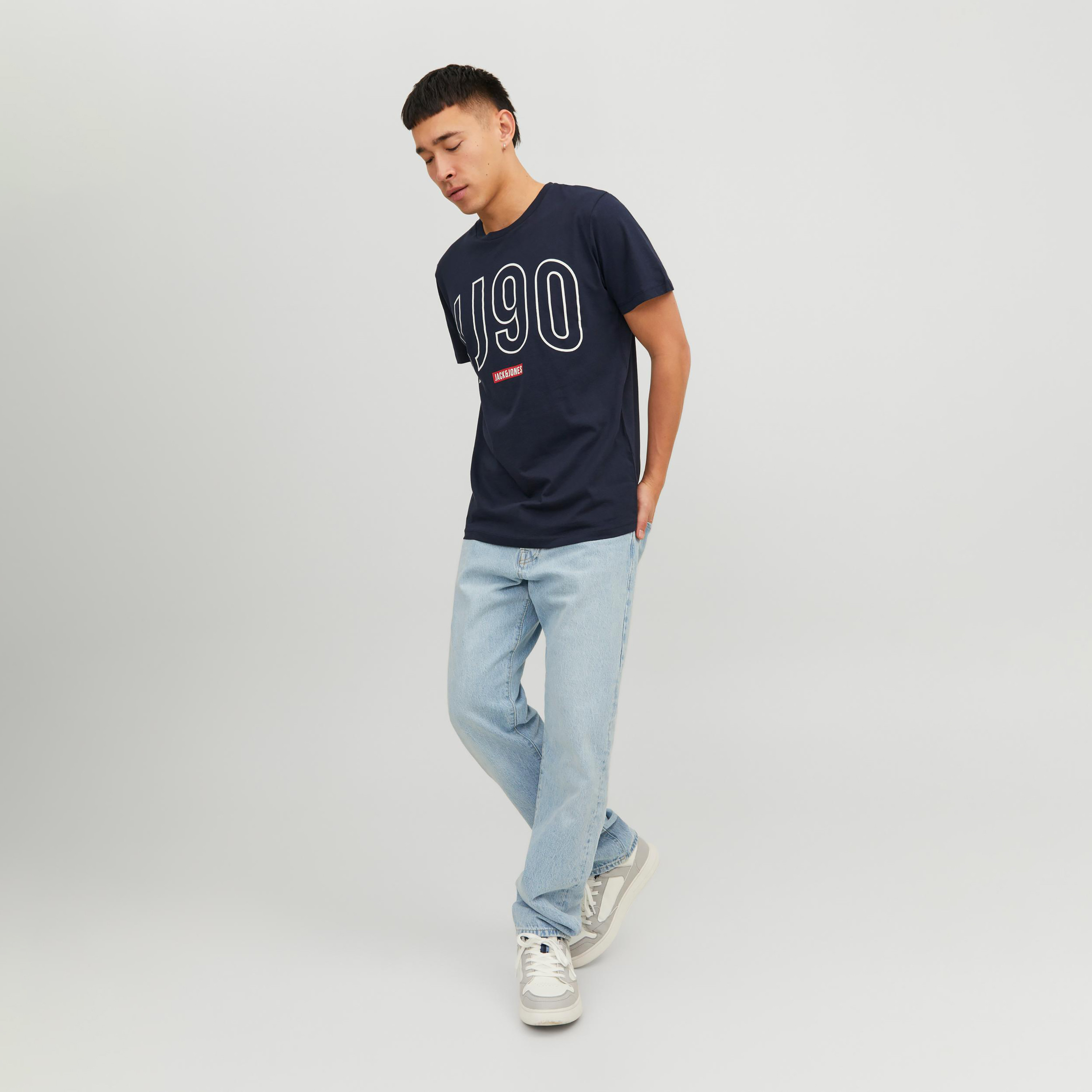 تي شيرت من جاك آند جونز مطبوع بأكمام قصيرة و ياقة مستديرة-men-clothing-tshirtsandpolos-tshirts-image-6