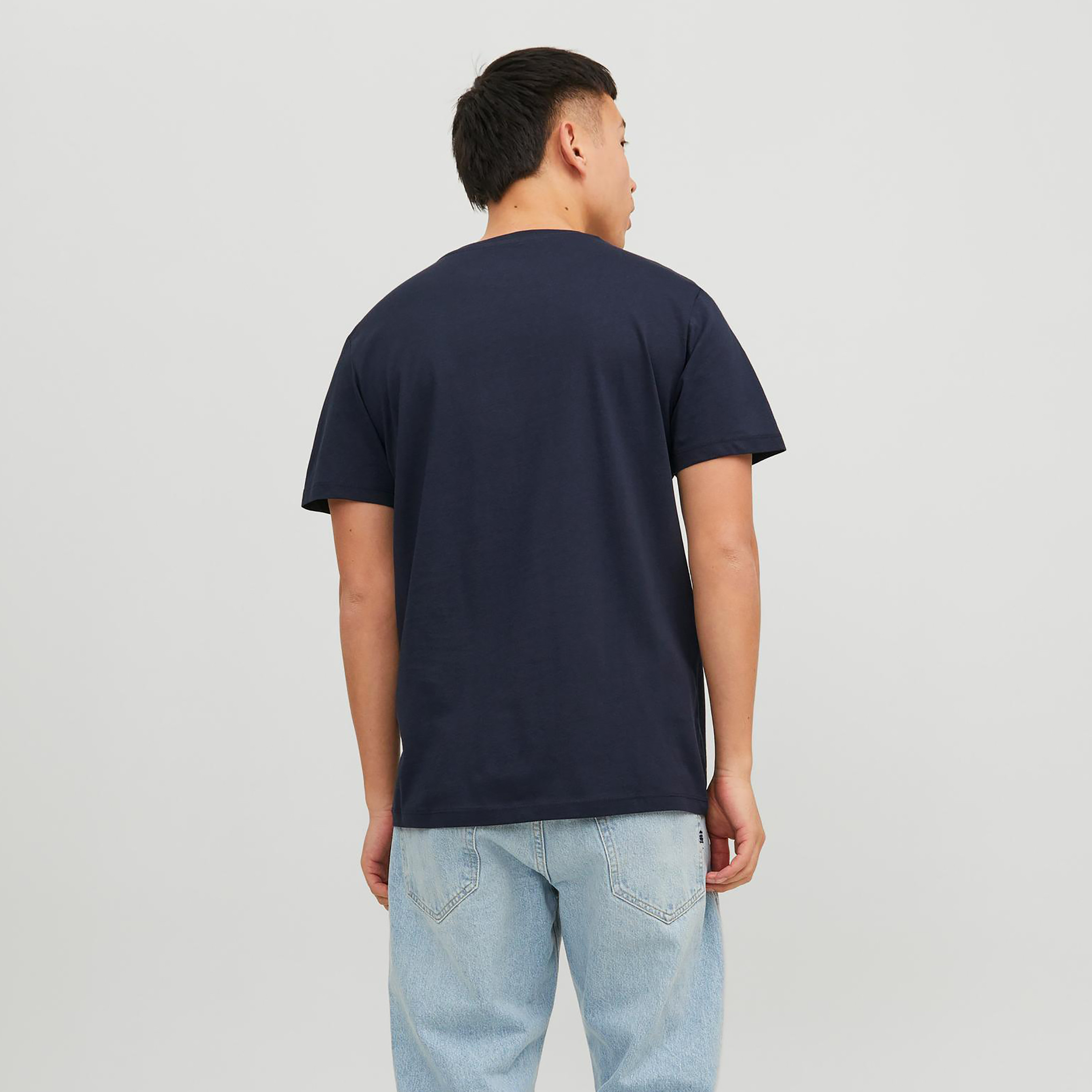 تي شيرت من جاك آند جونز مطبوع بأكمام قصيرة و ياقة مستديرة-men-clothing-tshirtsandpolos-tshirts-image-8