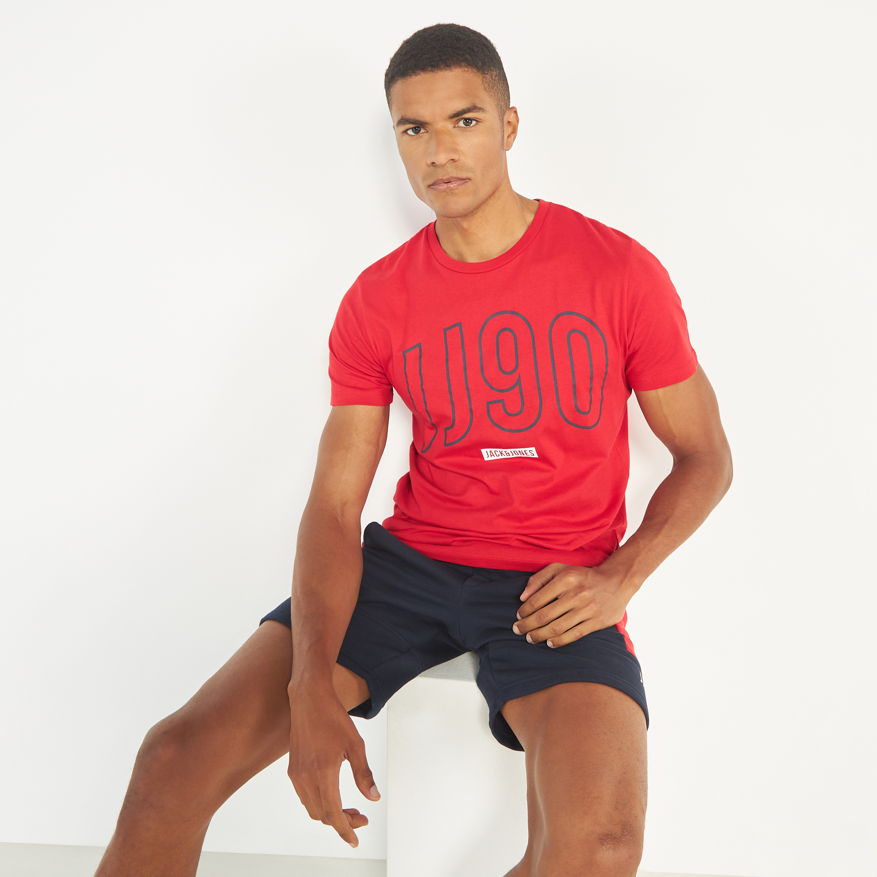 تي شيرت من جاك آند جونز مطبوع بأكمام قصيرة و ياقة مستديرة-men-clothing-tshirtsandpolos-tshirts-image-9