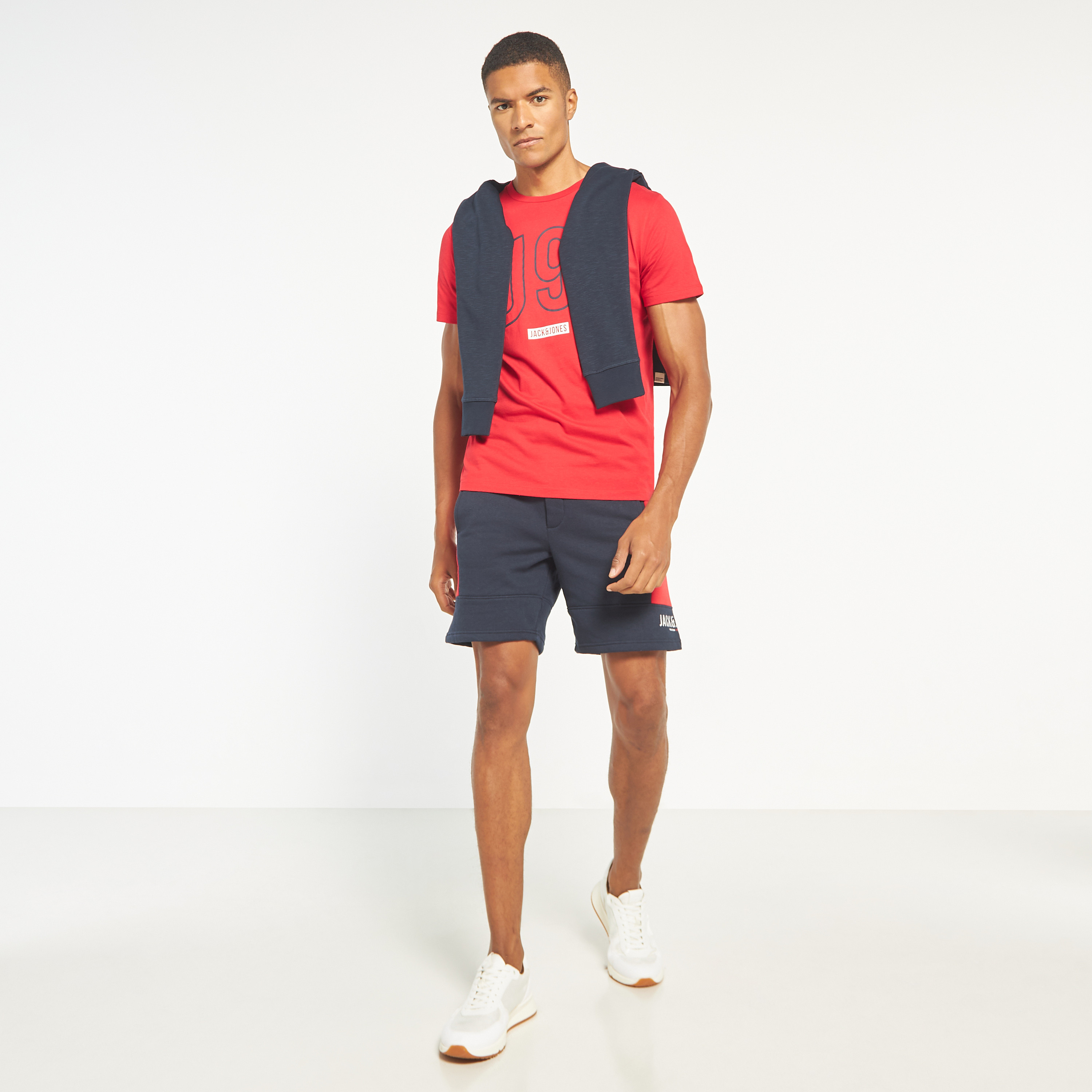 تي شيرت من جاك آند جونز مطبوع بأكمام قصيرة و ياقة مستديرة-men-clothing-tshirtsandpolos-tshirts-image-10
