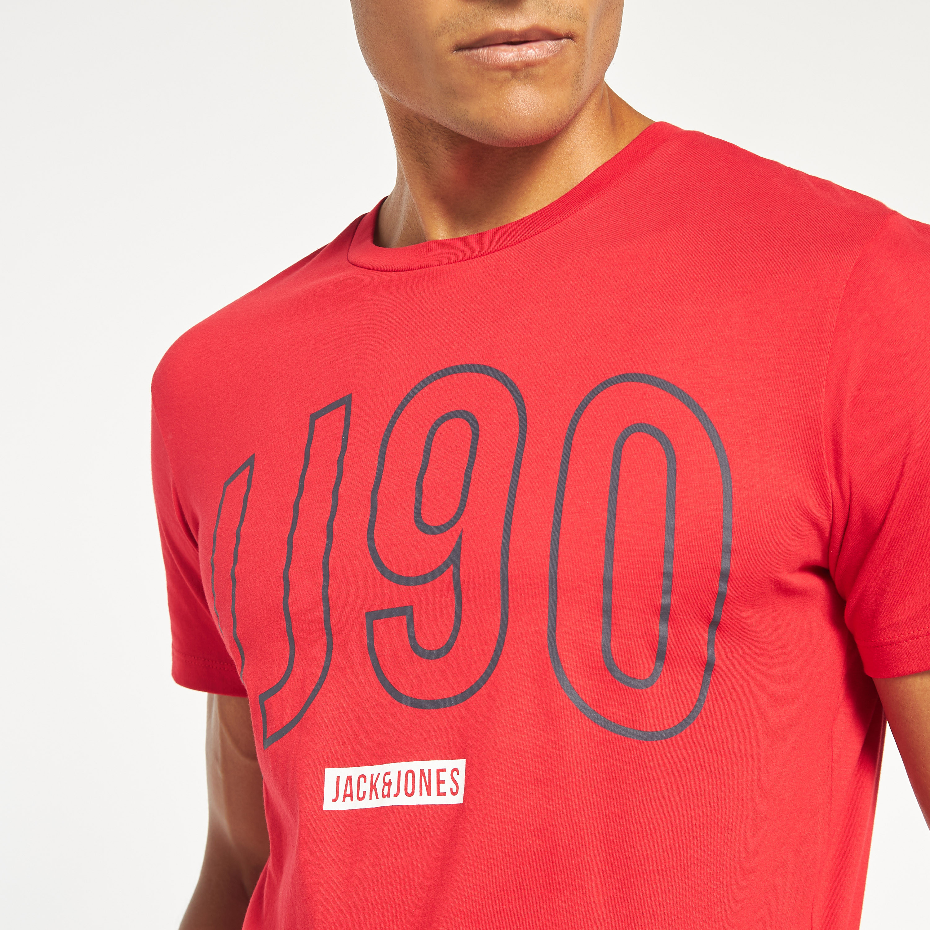 تي شيرت من جاك آند جونز مطبوع بأكمام قصيرة و ياقة مستديرة-men-clothing-tshirtsandpolos-tshirts-image-12